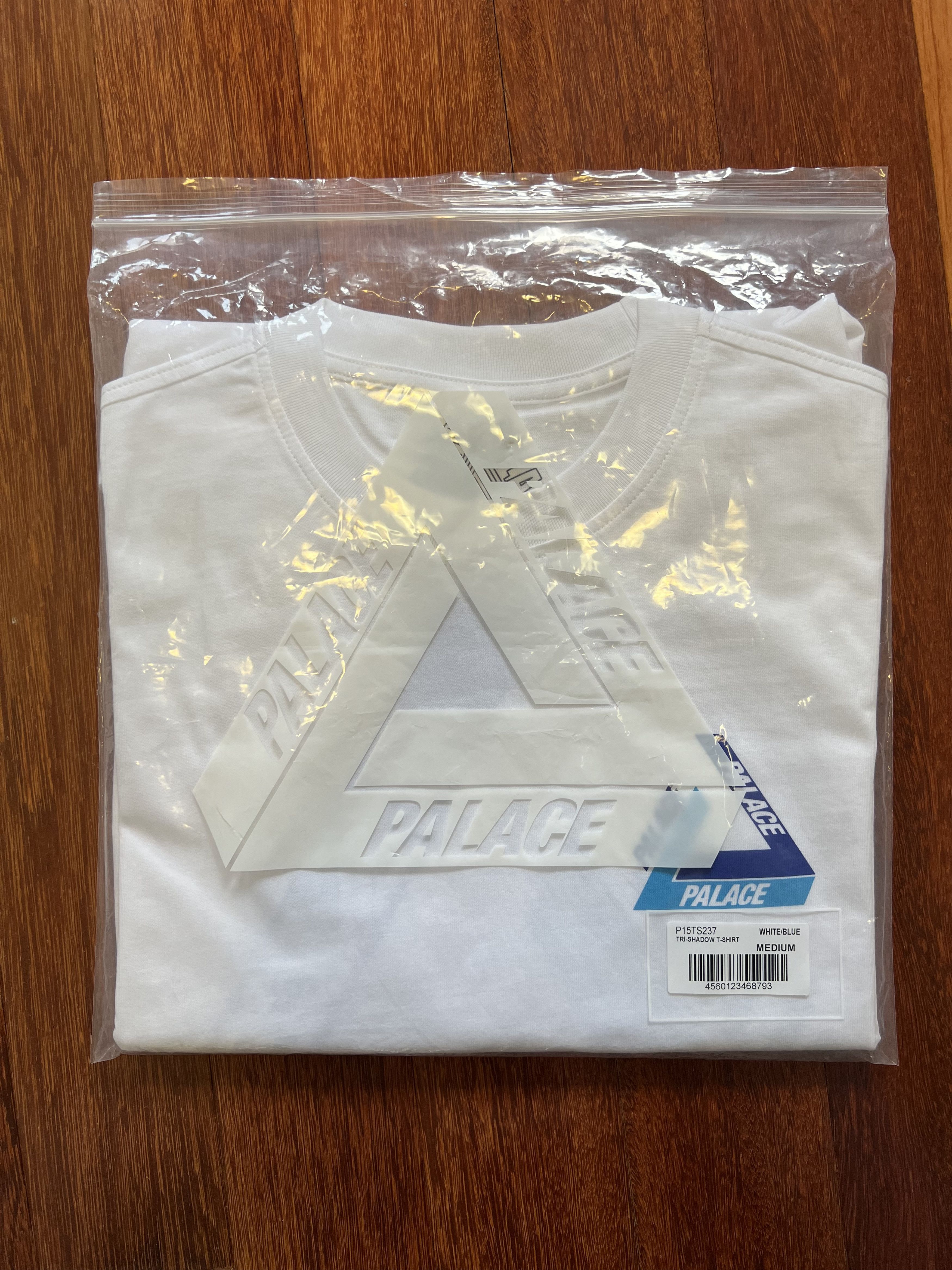 Palace 💚 2018 Palace Tri Shadow T-Shirt White/Blue Medium NEW Size US M / EU 48-50 / 2 - 3 Thumbnail