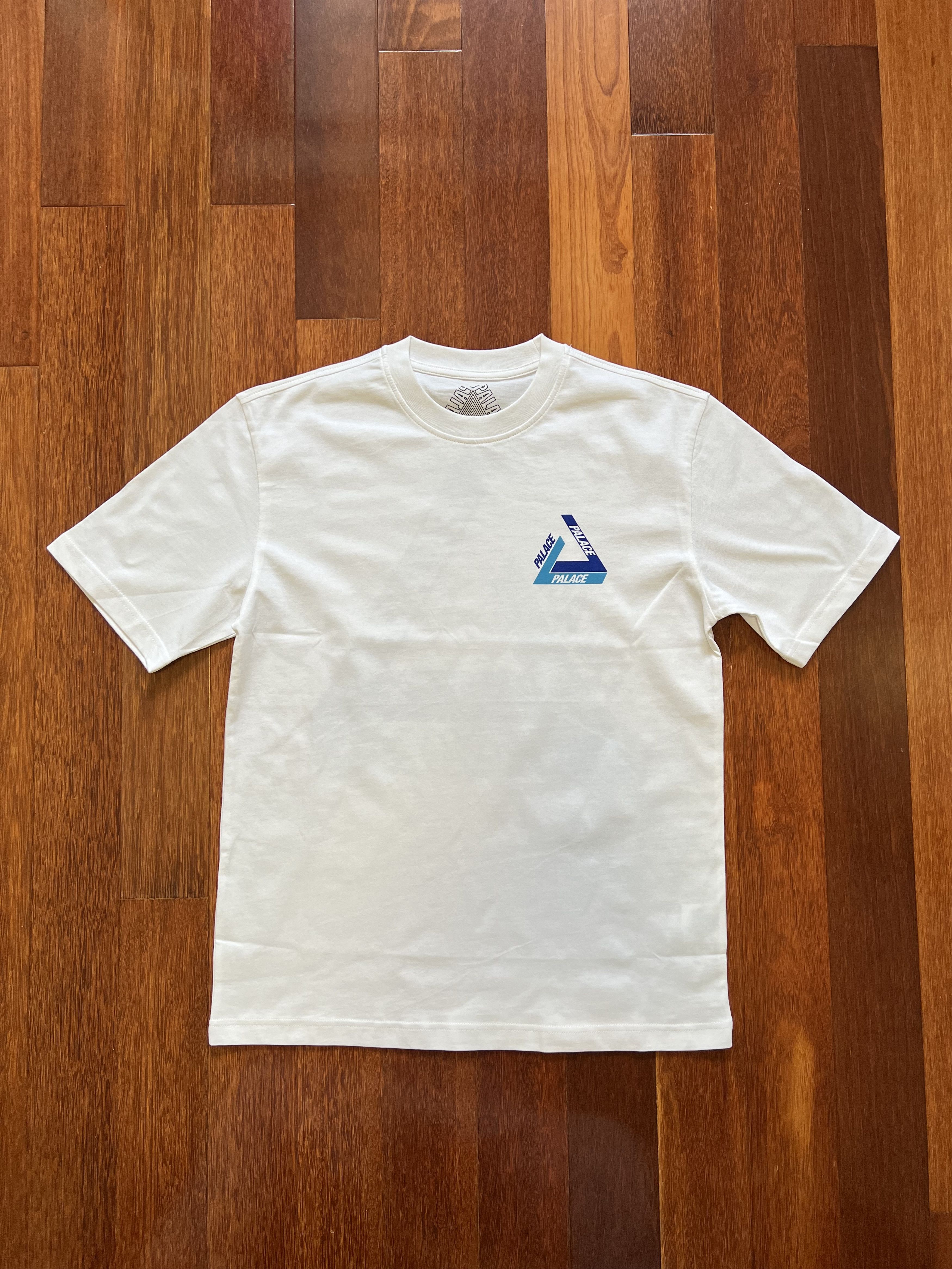 Palace 💚 2018 Palace Tri Shadow T-Shirt White/Blue Medium NEW Size US M / EU 48-50 / 2 - 7 Thumbnail