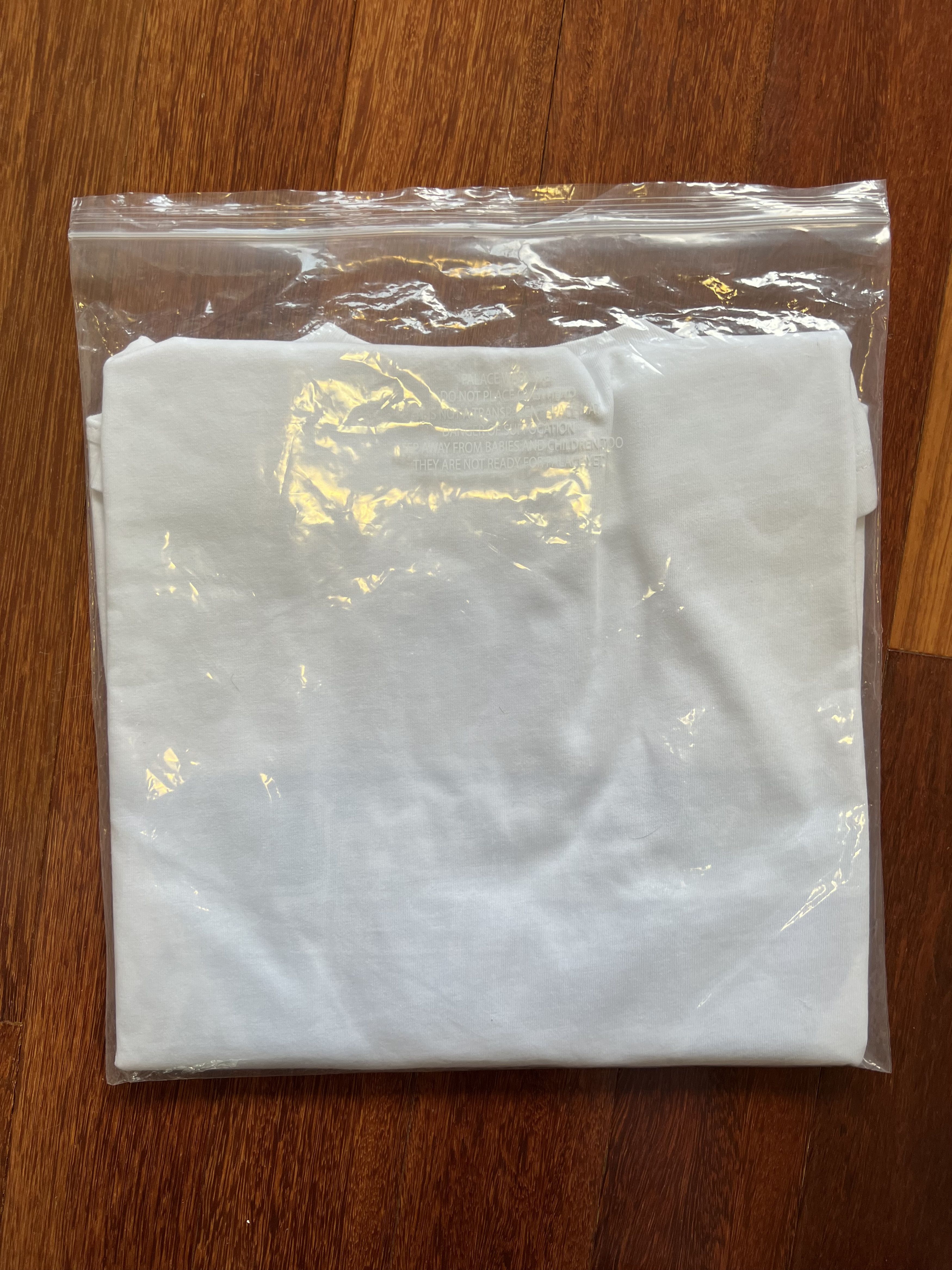 Palace 💚 2018 Palace Tri Shadow T-Shirt White/Blue Medium NEW Size US M / EU 48-50 / 2 - 4 Thumbnail