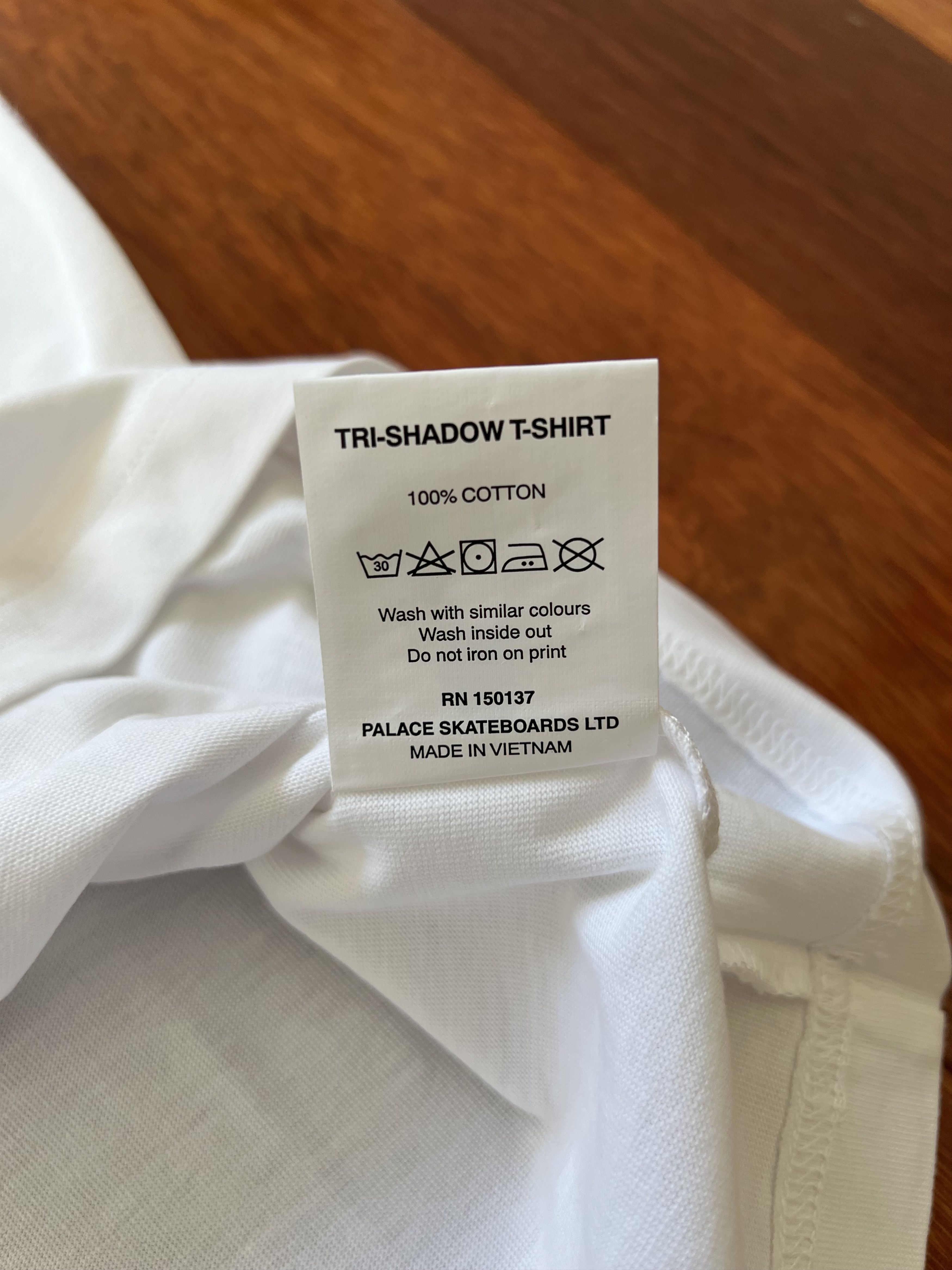 Palace 💚 2018 Palace Tri Shadow T-Shirt White/Green Medium NEW Size US M / EU 48-50 / 2 - 12 Thumbnail