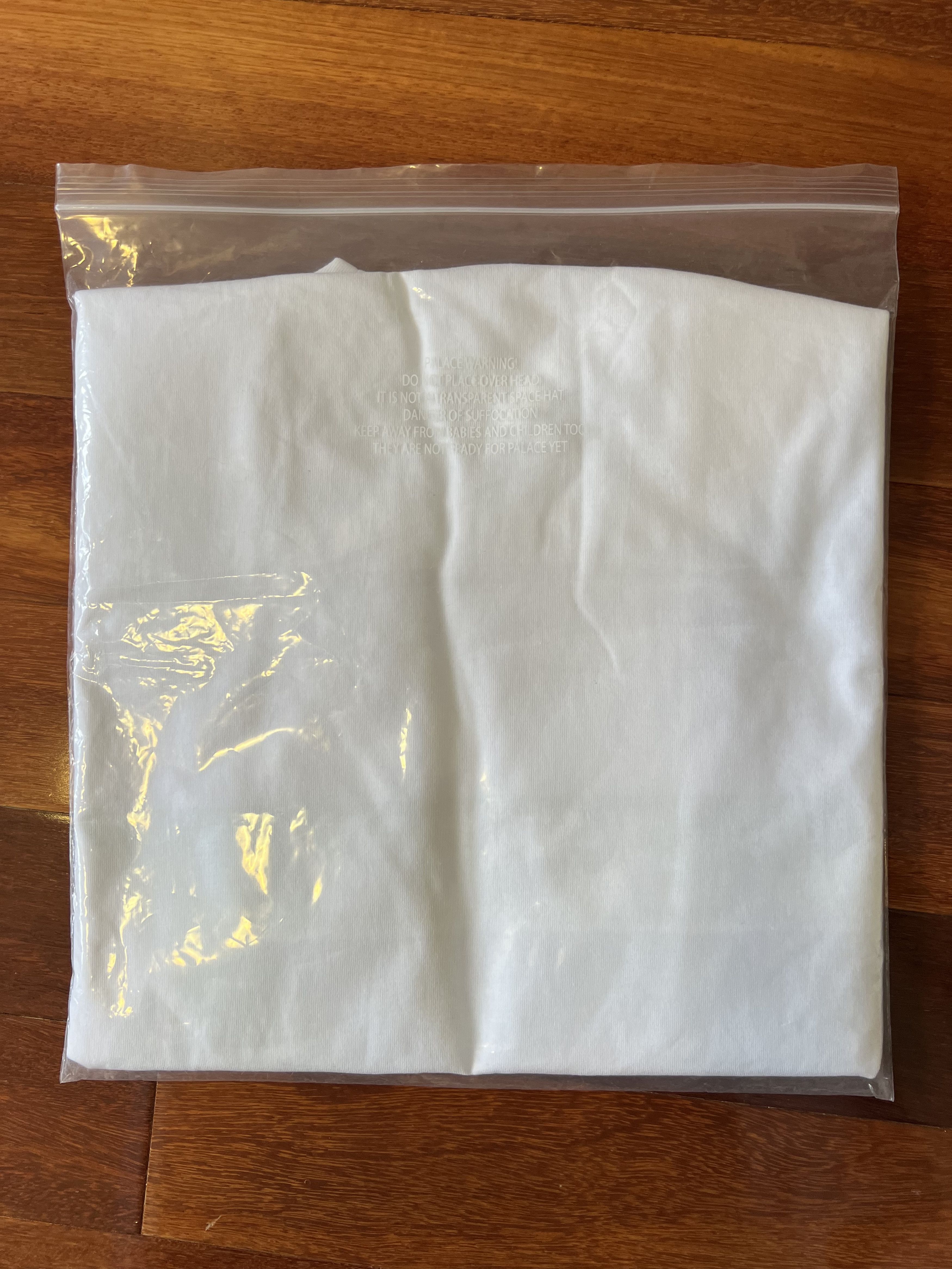 Palace 💚 2018 Palace Tri Shadow T-Shirt White/Green Medium NEW Size US M / EU 48-50 / 2 - 4 Thumbnail
