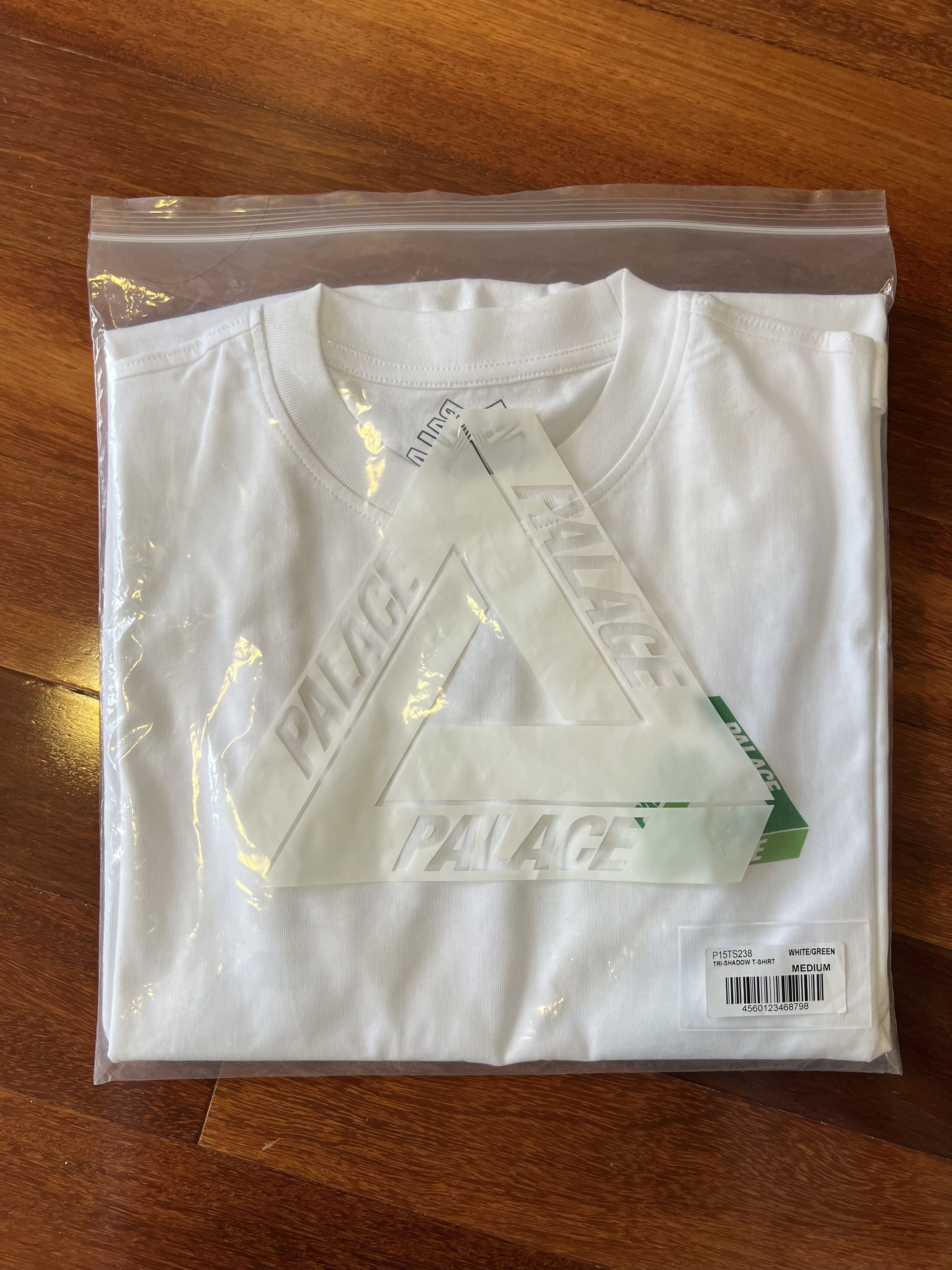 Palace 💚 2018 Palace Tri Shadow T-Shirt White/Green Medium NEW Size US M / EU 48-50 / 2 - 3 Thumbnail