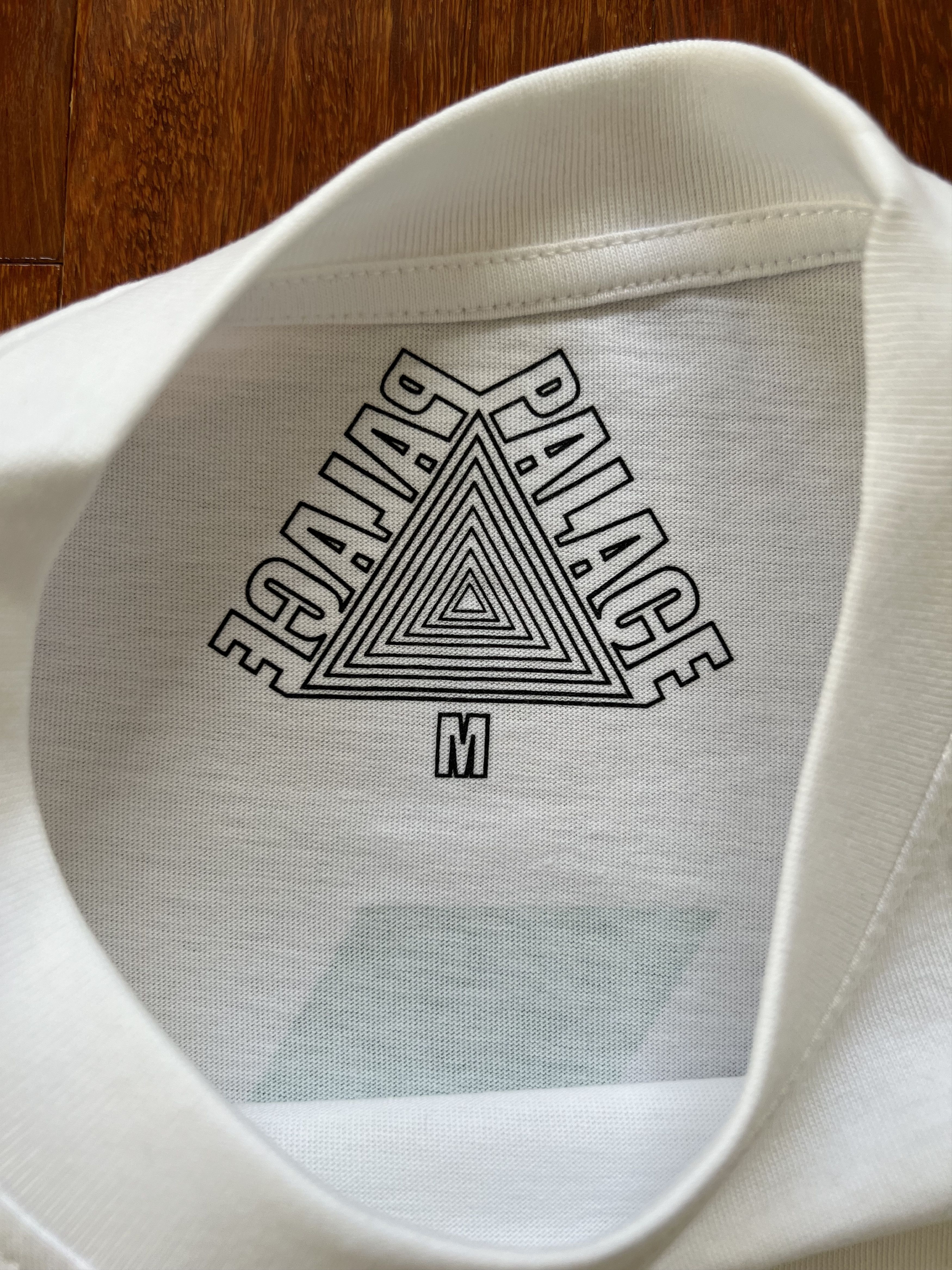 Palace 💚 2018 Palace Tri Shadow T-Shirt White/Green Medium NEW Size US M / EU 48-50 / 2 - 10 Thumbnail