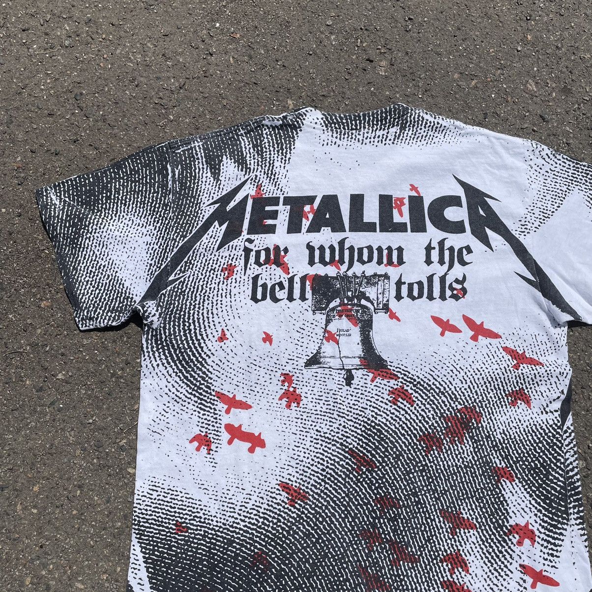 Vintage Vintage Y2K Metallica Thrashed All Over Print Band Tee M Size US M / EU 48-50 / 2 - 7 Thumbnail