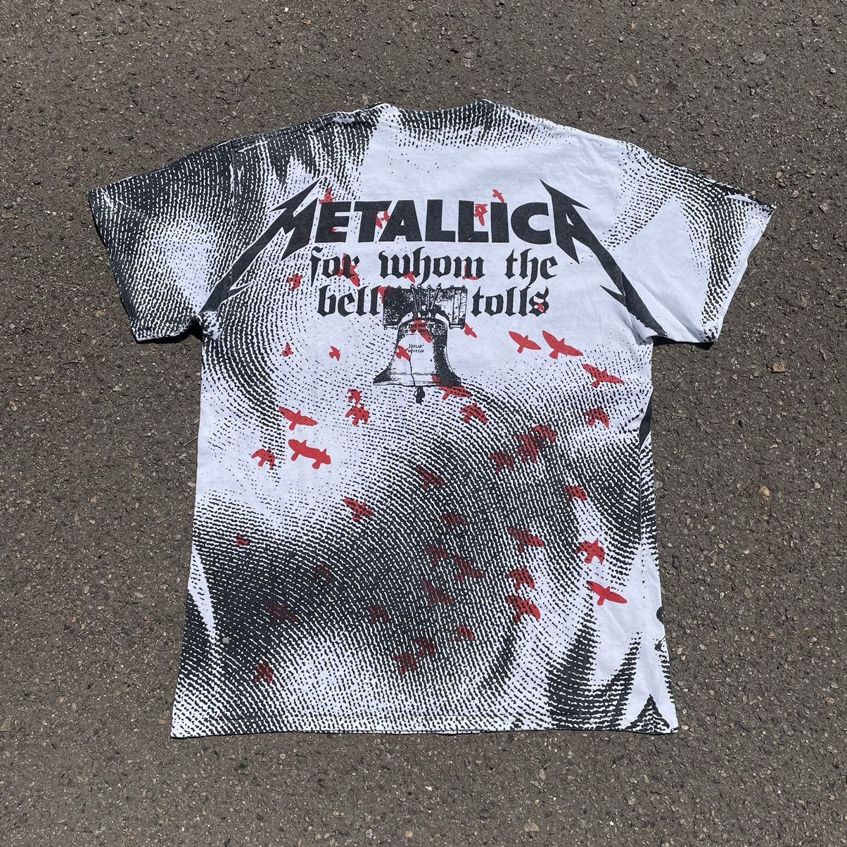 Vintage Vintage Y2K Metallica Thrashed All Over Print Band Tee M Size US M / EU 48-50 / 2 - 6 Thumbnail