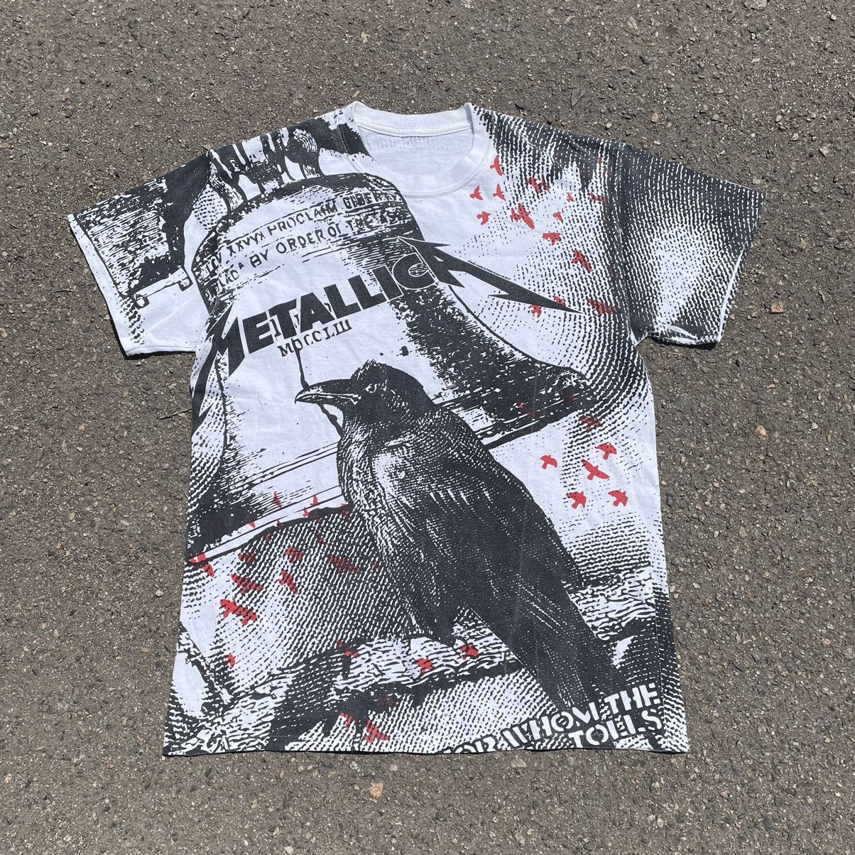Vintage Vintage Y2K Metallica Thrashed All Over Print Band Tee M Size US M / EU 48-50 / 2 - 1 Thumbnail