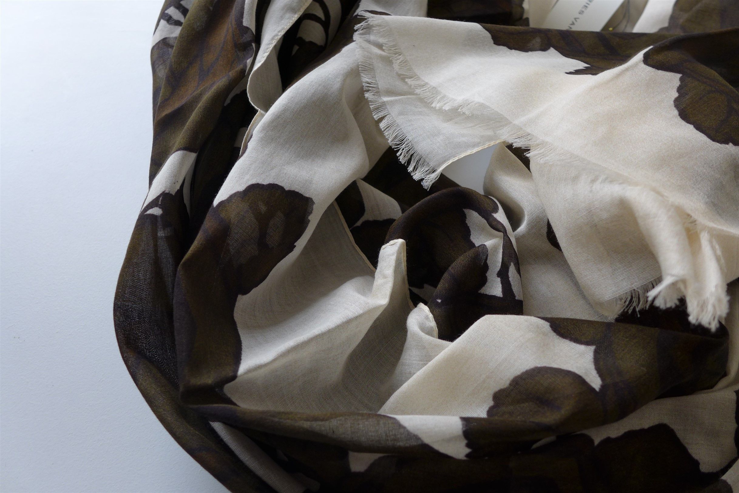 Dries Van Noten Dries Van Noten Rose Floral Print Scarf Size ONE SIZE - 5 Thumbnail