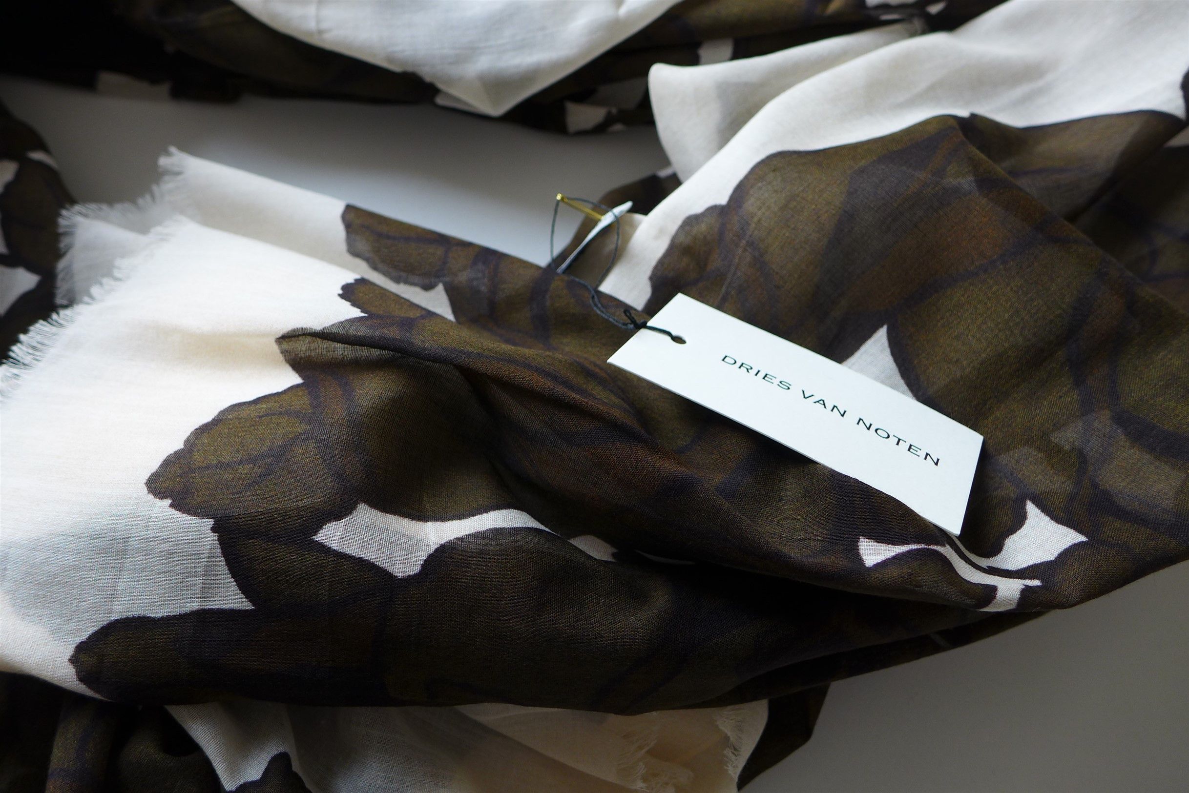 Dries Van Noten Dries Van Noten Rose Floral Print Scarf Size ONE SIZE - 4 Thumbnail
