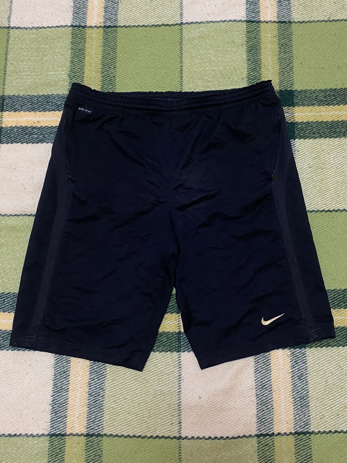 Nike Vintage Nike shorts streetwear swoosh casual y2k size M Size US 32 / EU 48 - 1 Thumbnail