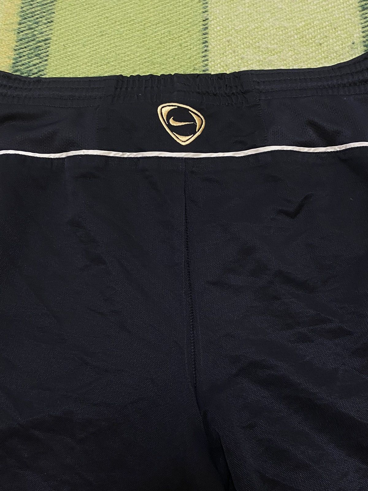 Nike Vintage Nike shorts streetwear swoosh casual y2k size M Size US 32 / EU 48 - 4 Thumbnail