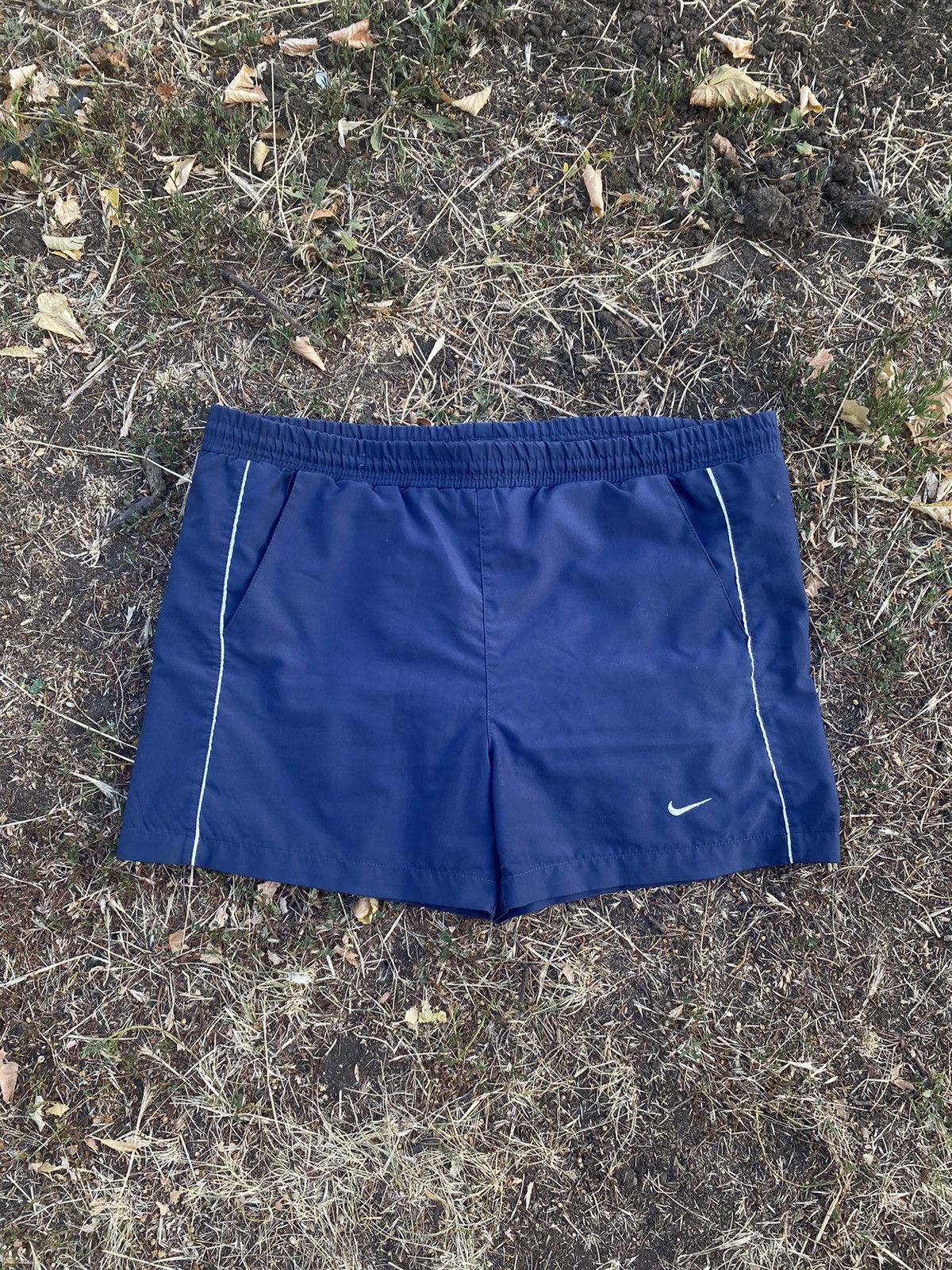 Nike Vintage 90s Nike shorts streetwear swoosh casual y2k size M Size US 32 / EU 48 - 1 Thumbnail