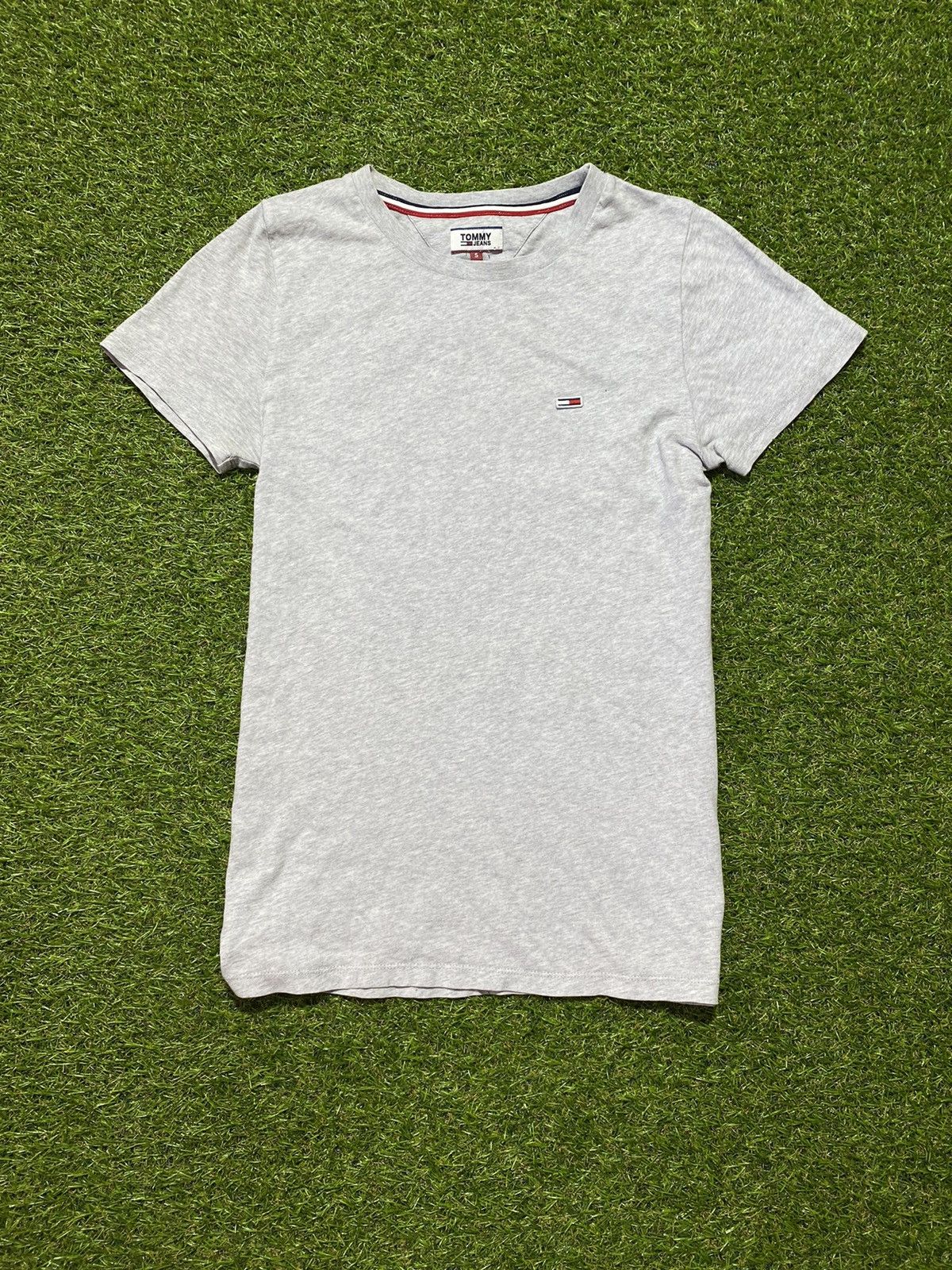 Tommy Hilfiger Vintage Y2k Tommy Hilfiger tee streetwear small logo size S Size US S / EU 44-46 / 1 - 2 Thumbnail