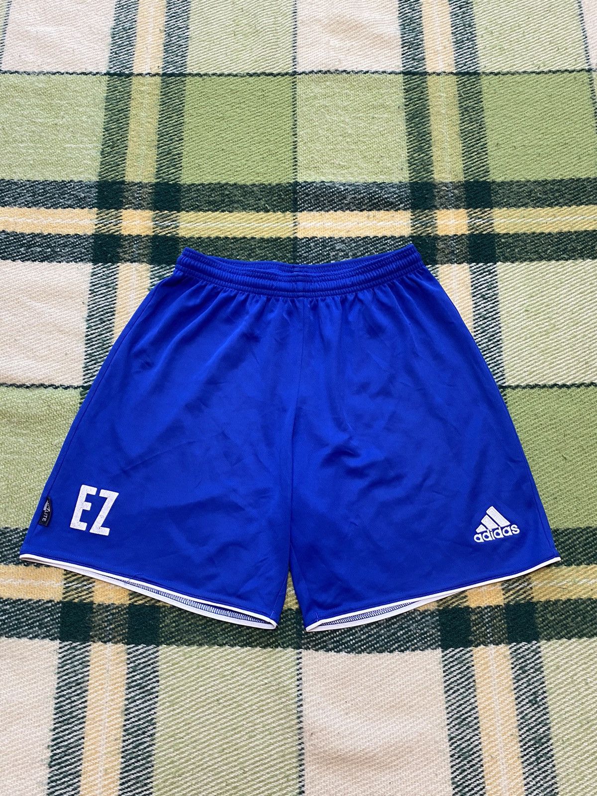 Adidas Vintage Adidas shorts streetwear y2k casual style size S Size US 30 / EU 46 - 1 Thumbnail