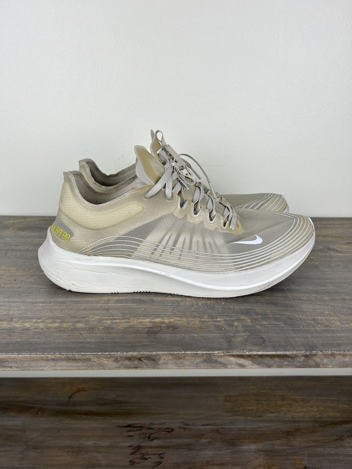 Nike zoom fly beige shop