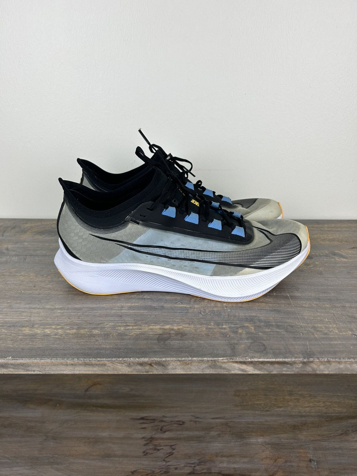 Zoom fly 3 outlet white black university blue