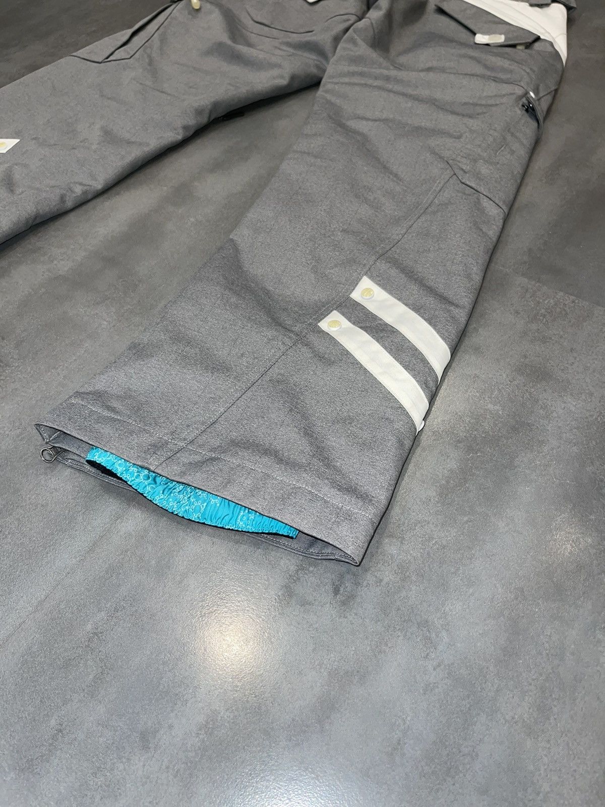 Oakley Oakley Technical Cargo Grey White Ski Pants Size 28" / US 6 / IT 42 - 16 Thumbnail