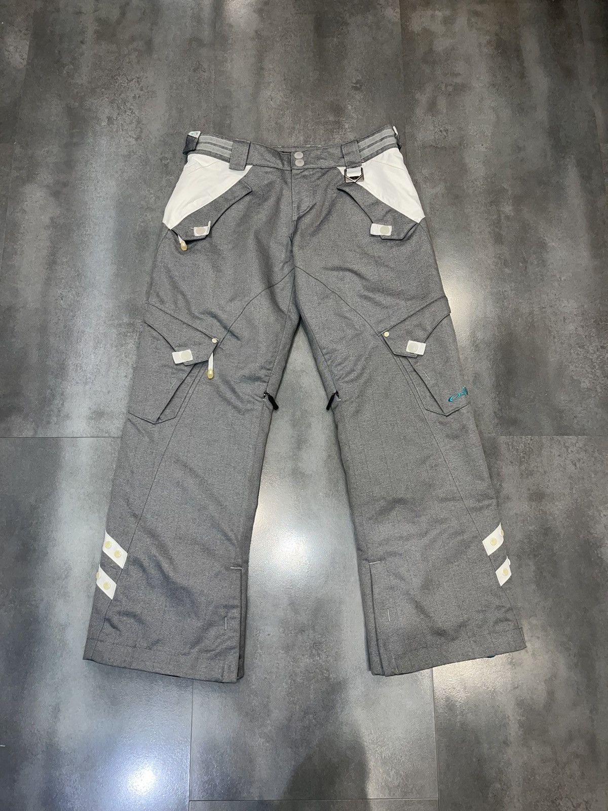 Oakley Oakley Technical Cargo Grey White Ski Pants Size US 30 / EU 46 - 1 Thumbnail
