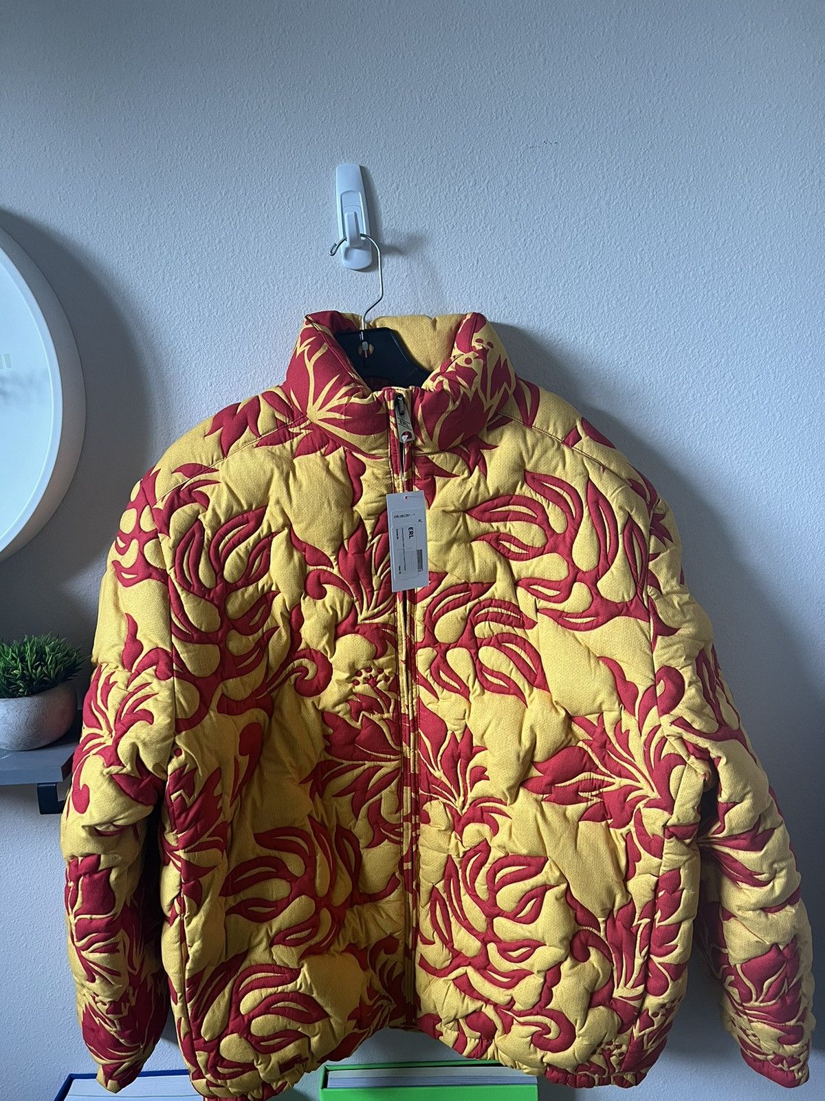 ERL ERL Printed Quilted Puffer Jacket in Tropical Flowers Size US L / EU 52-54 / 3 - 4 Thumbnail