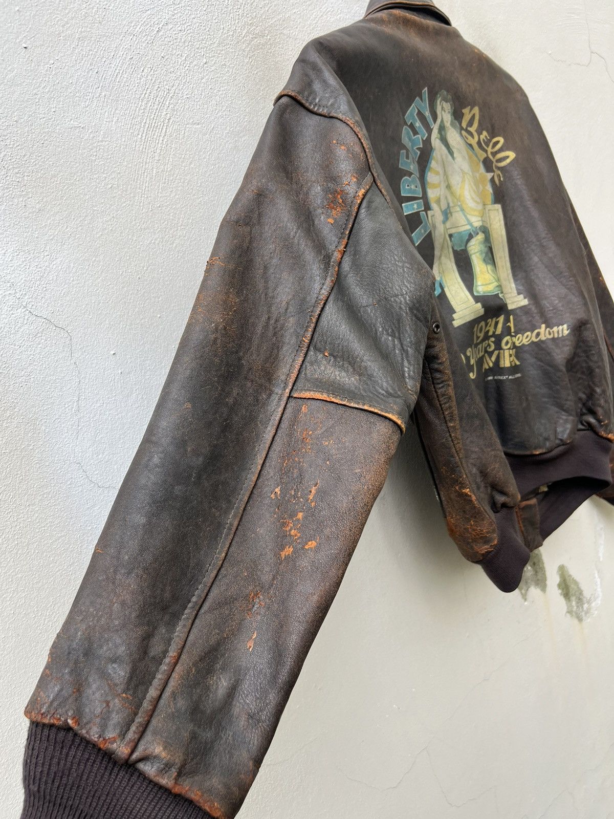 Avirex Trashed Vintage 1991 Avirex Pin-Up Girl A2 Leather Jacket Size US S / EU 44-46 / 1 - 13 Thumbnail