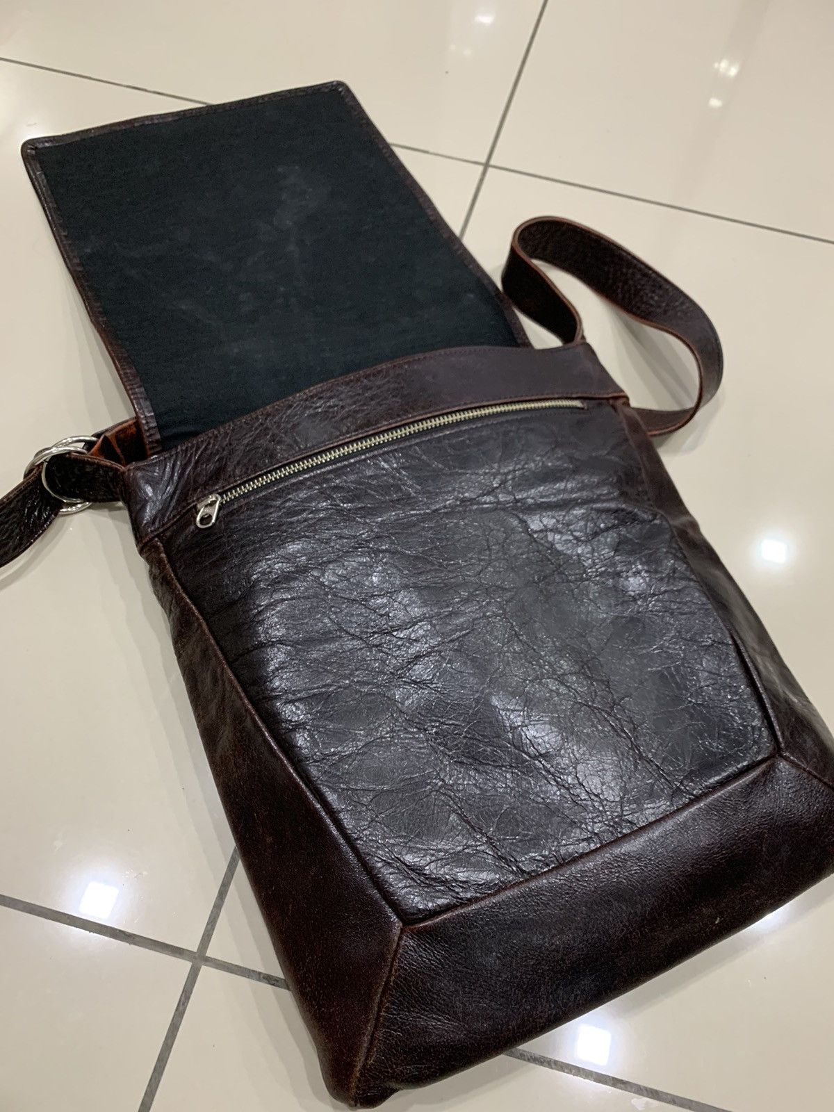 Masaki Matsushima MASAKI MATSUSHIMA ADJUSTABLE FULL LEATHER MESSENGER BAG Size ONE SIZE - 7 Thumbnail