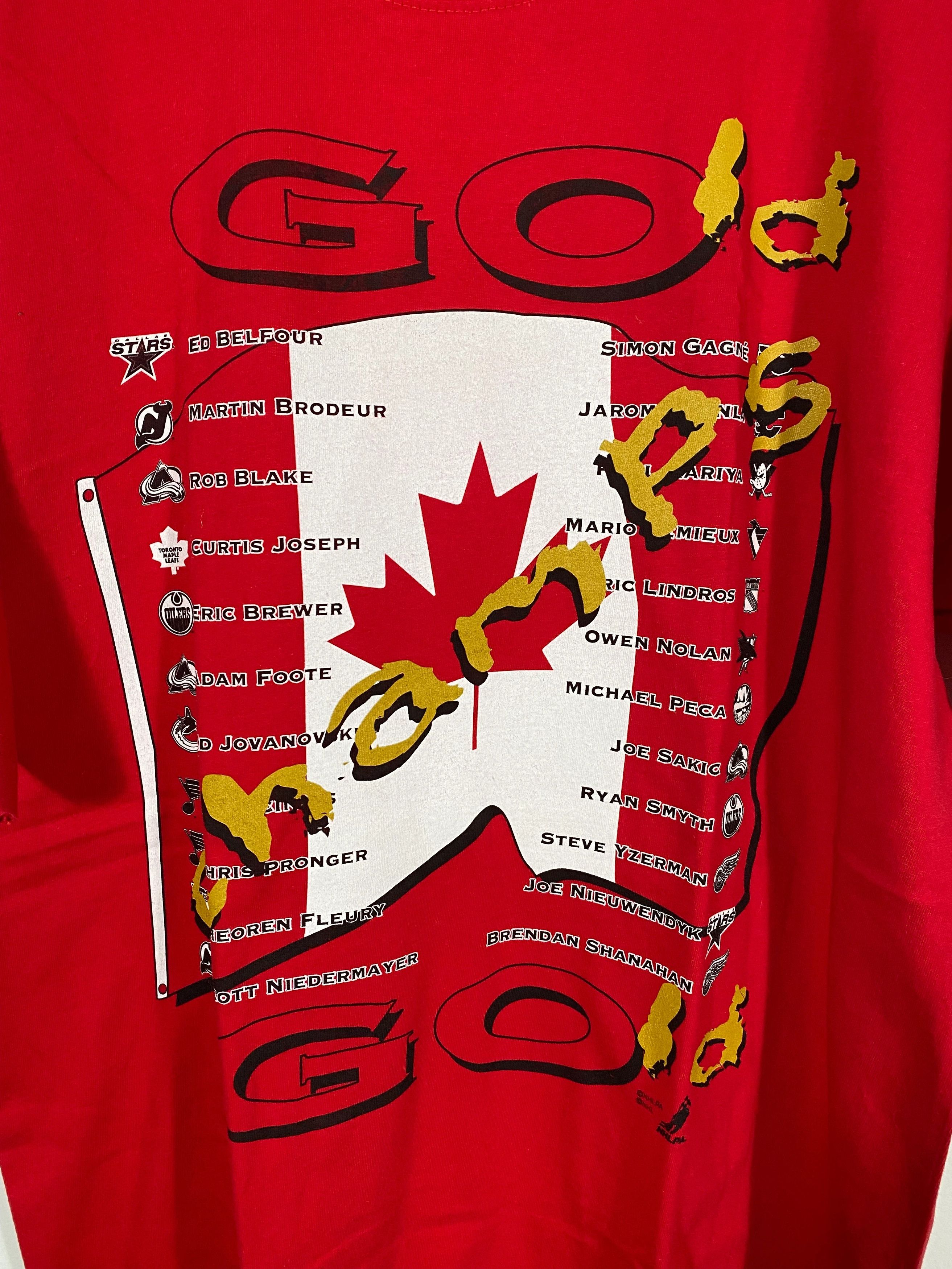 Vintage Vintage Team Canada Hockey Gold Medal Tshirt Size US L / EU 52-54 / 3 - 3 Thumbnail