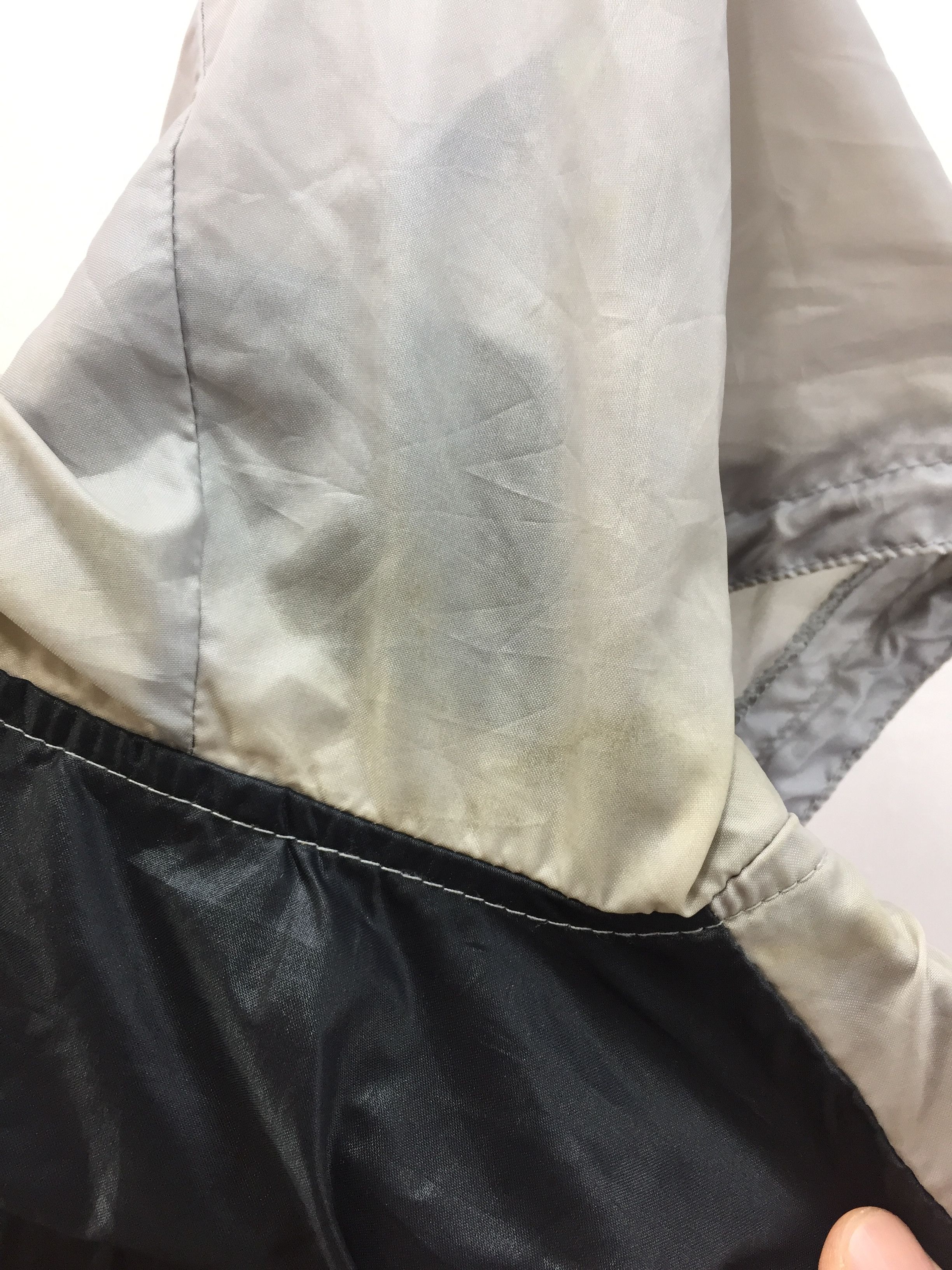 Levi's VINTAGE LEVIS NICE DESIGN NYLON WINDBREAKER JACKET Size US M / EU 48-50 / 2 - 12 Thumbnail