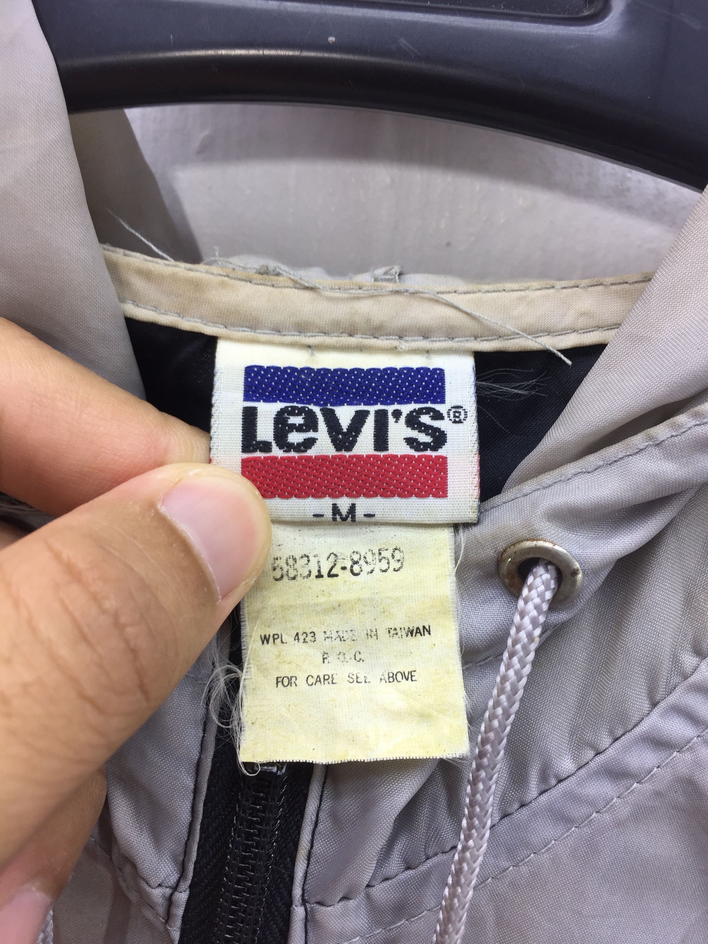 Levi's VINTAGE LEVIS NICE DESIGN NYLON WINDBREAKER JACKET Size US M / EU 48-50 / 2 - 5 Thumbnail
