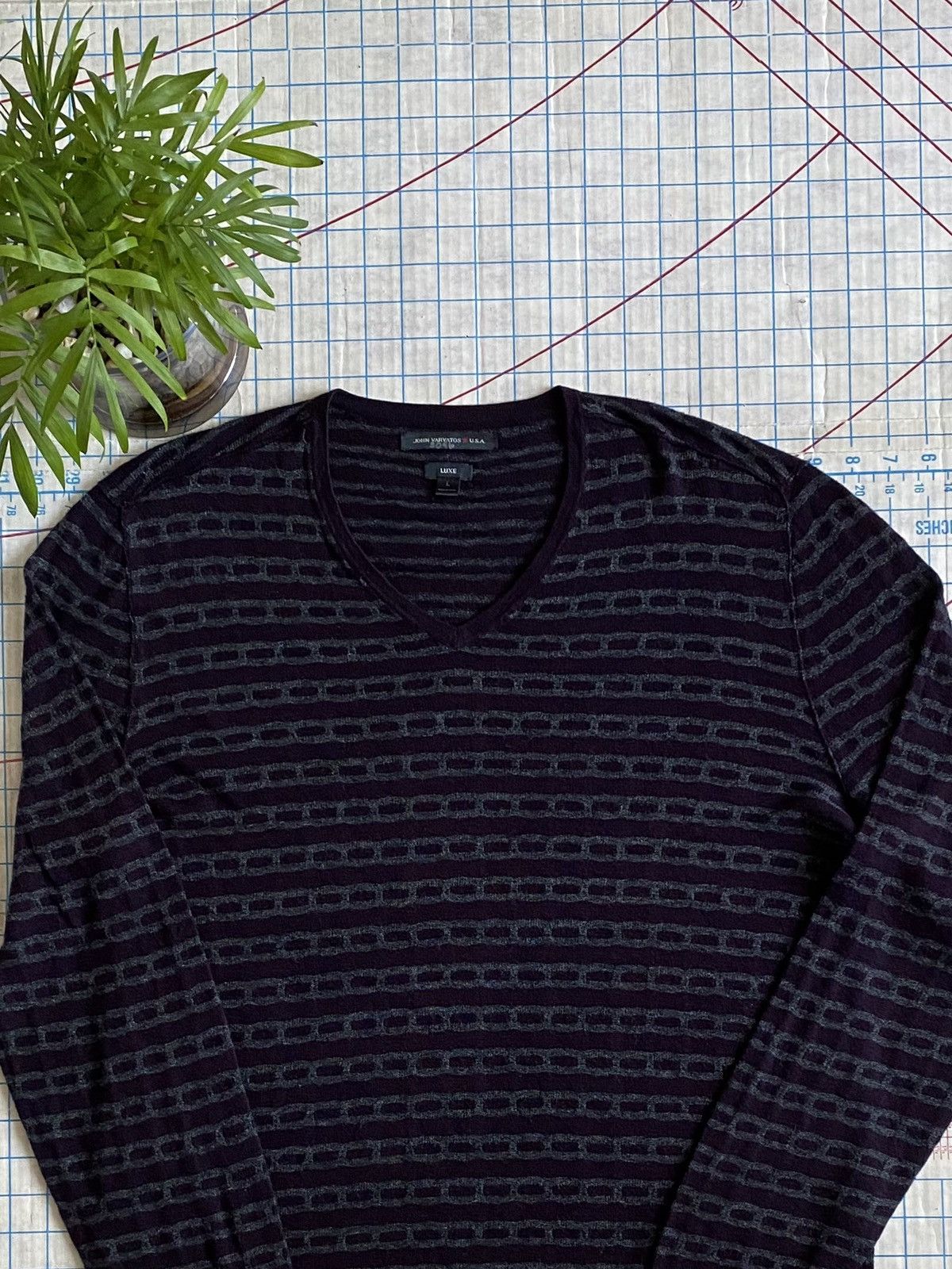 John Varvatos John Varvatos USA Luxe V Neck Sweater Size Large Size US L / EU 52-54 / 3 - 2 Thumbnail