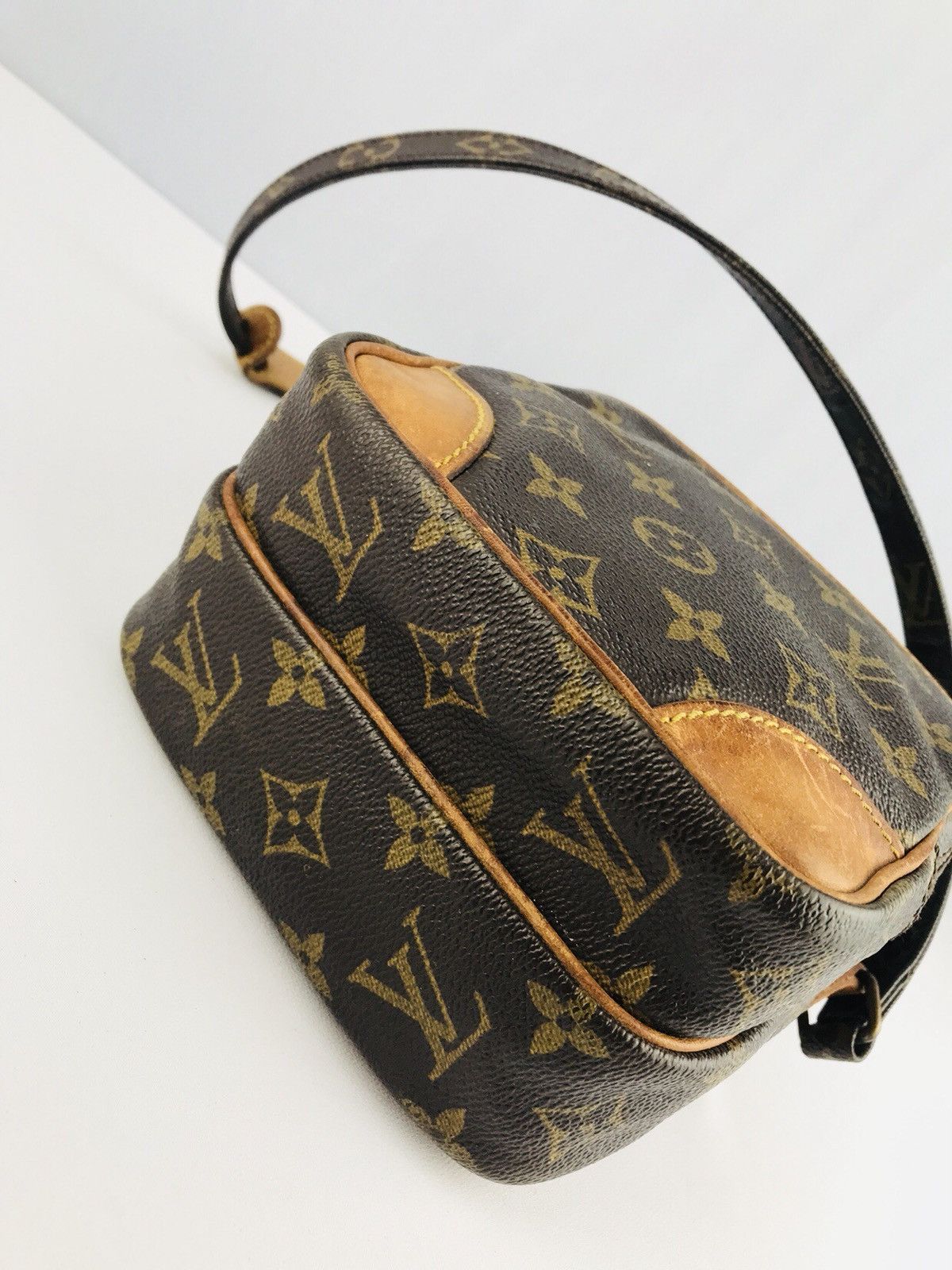 Louis Vuitton Authentic Louis Vuitton Amazon Cross body#6 Size ONE SIZE - 11 Thumbnail