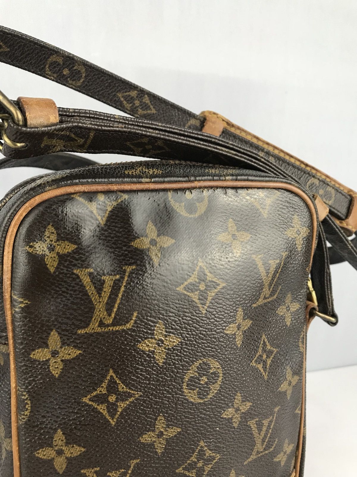 Louis Vuitton Authentic Louis Vuitton Amazon Cross body#6 Size ONE SIZE - 4 Thumbnail