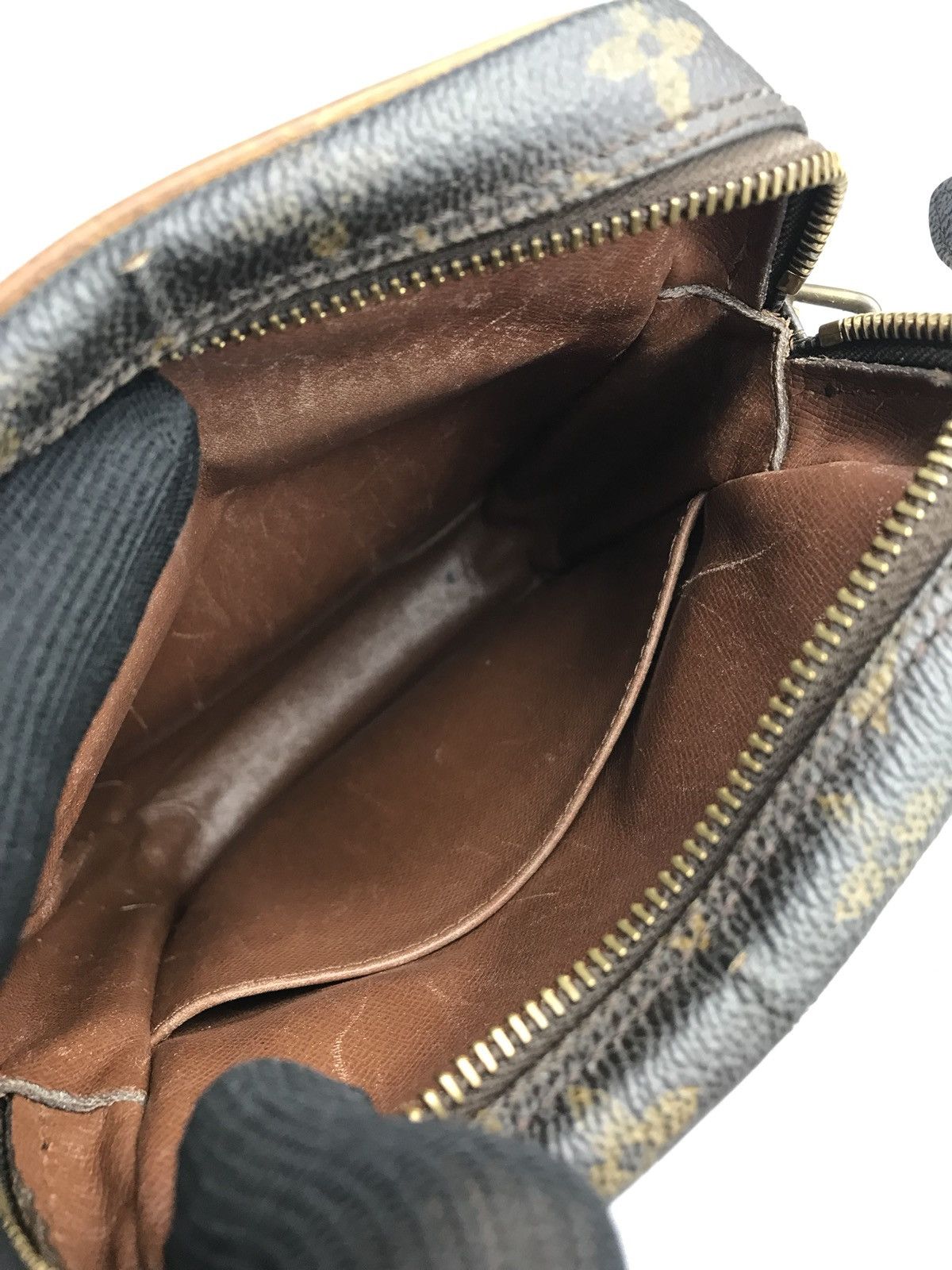 Louis Vuitton Authentic Louis Vuitton Amazon Cross body#6 Size ONE SIZE - 22 Thumbnail
