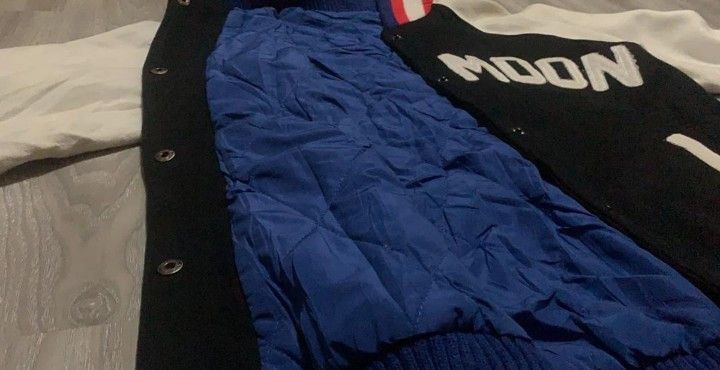 Vintage Rare Varsity Blue Moon vintage dept since 1993 Size US L / EU 52-54 / 3 - 5 Thumbnail