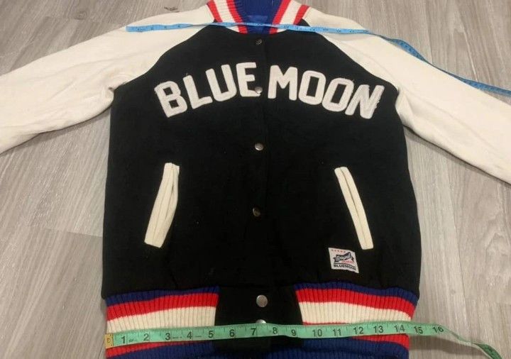 Vintage Rare Varsity Blue Moon vintage dept since 1993 Size US L / EU 52-54 / 3 - 14 Thumbnail
