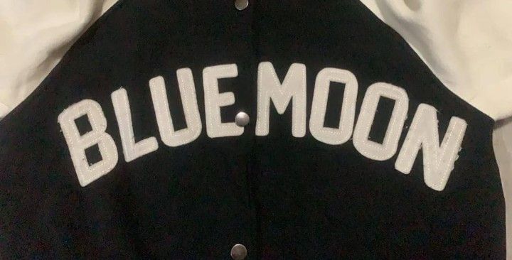 Vintage Rare Varsity Blue Moon vintage dept since 1993 Size US L / EU 52-54 / 3 - 7 Thumbnail