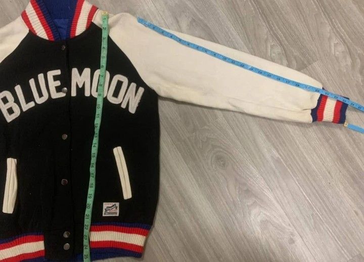 Vintage Rare Varsity Blue Moon vintage dept since 1993 Size US L / EU 52-54 / 3 - 15 Thumbnail