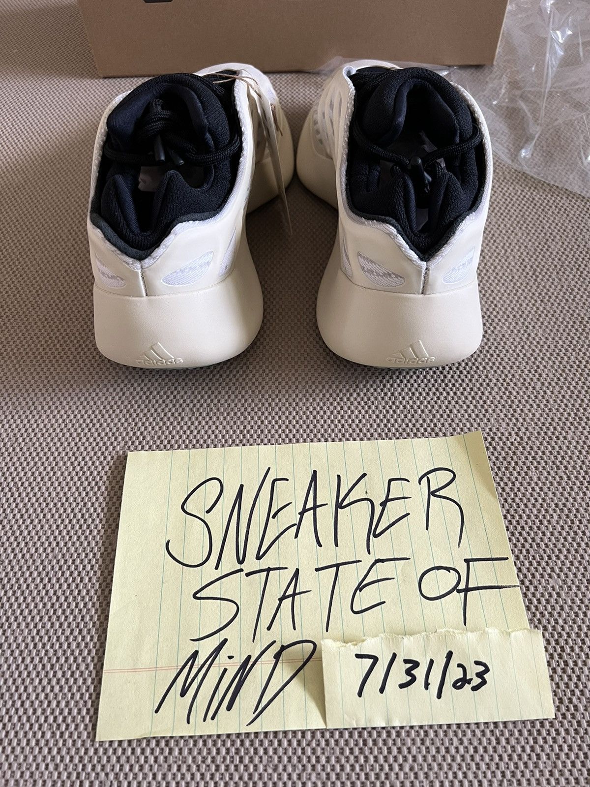 Adidas × Kanye West NEW Adidas Yeezy Boost 700 V3 Azael White Size 6.5 In Hand Size US 6.5 / EU 39-40 - 4 Thumbnail
