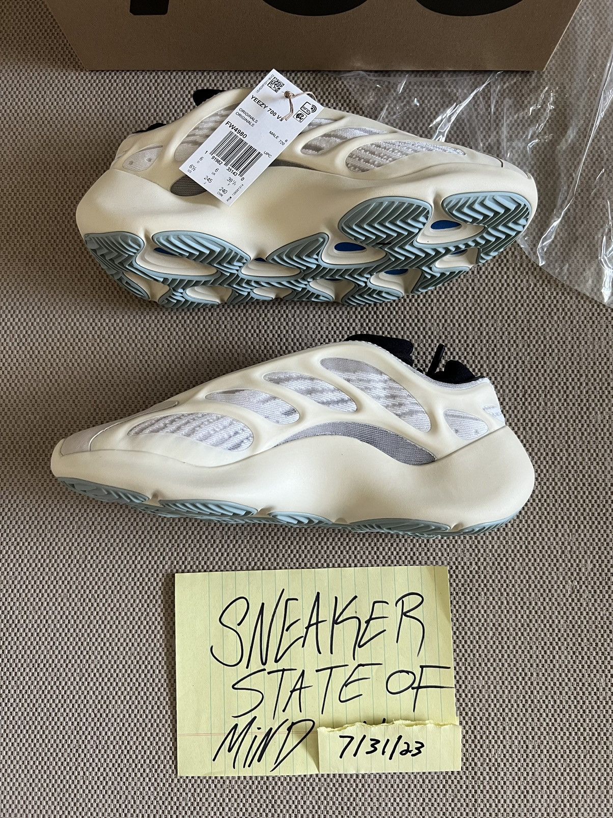 Adidas × Kanye West NEW Adidas Yeezy Boost 700 V3 Azael White Size 6.5 In Hand Size US 6.5 / EU 39-40 - 2 Thumbnail