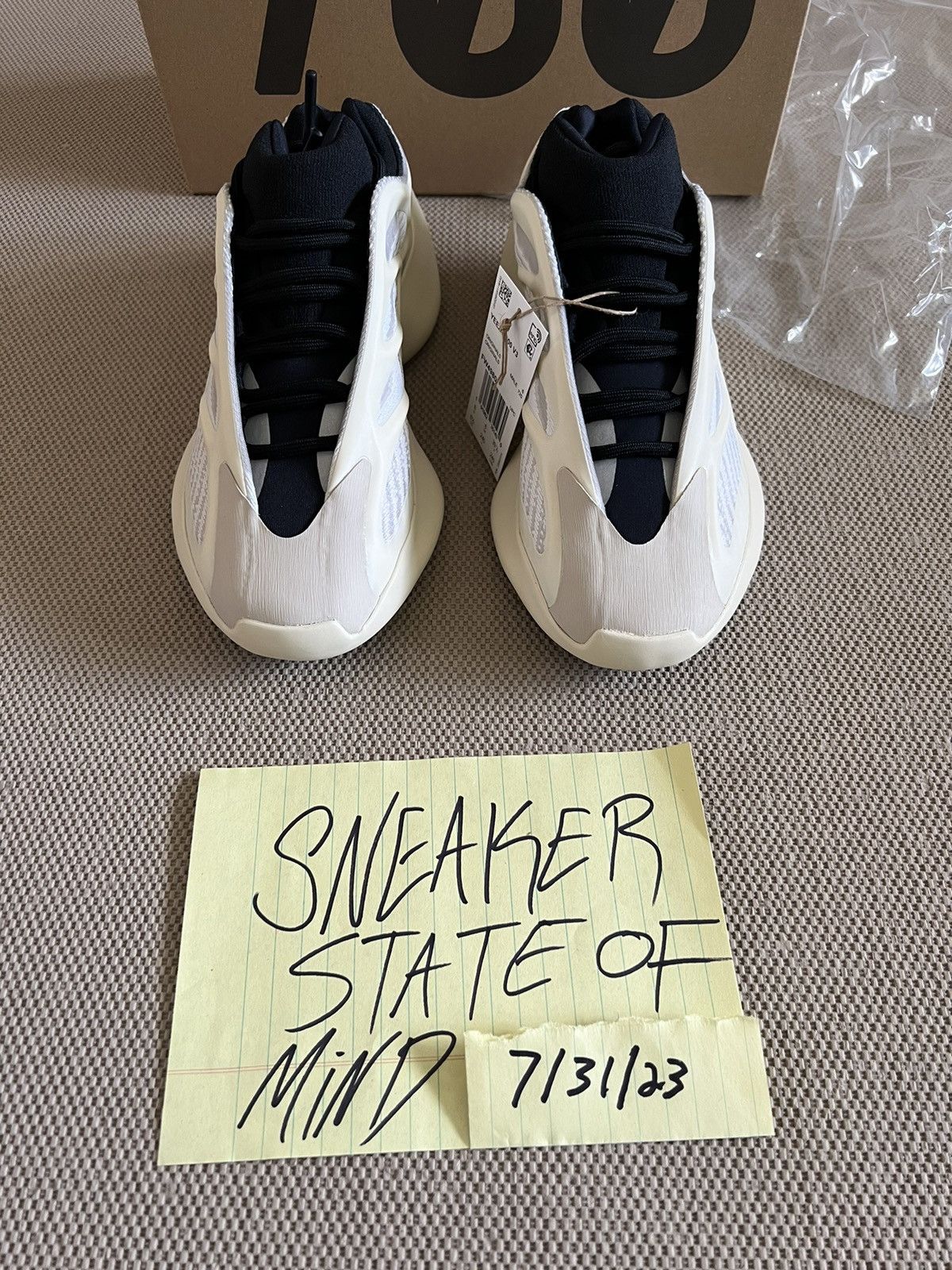 Adidas × Kanye West NEW Adidas Yeezy Boost 700 V3 Azael White Size 6.5 In Hand Size US 6.5 / EU 39-40 - 3 Thumbnail
