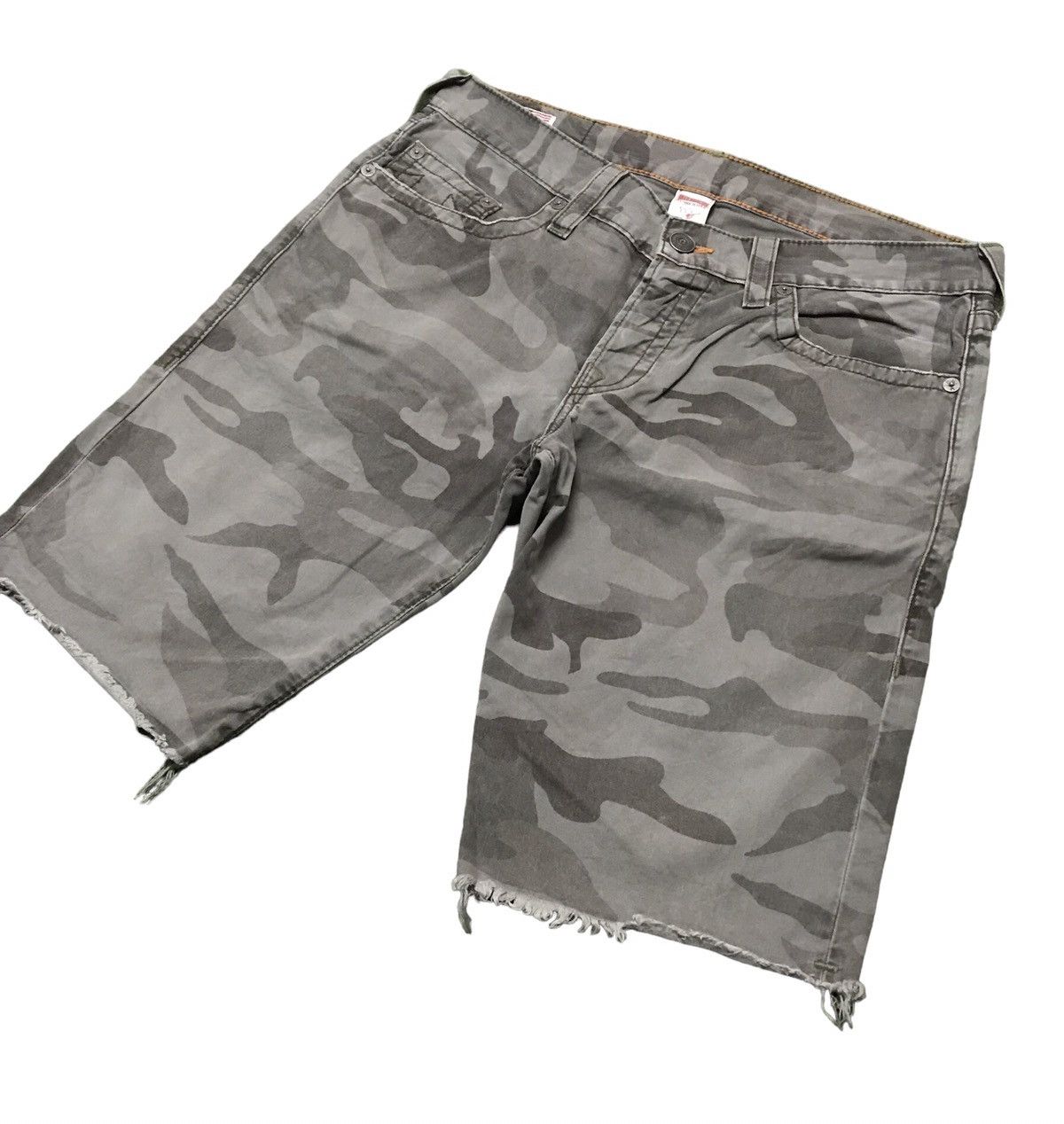 True Religion × Vintage Vintage True Religion Camo GENO CUT-OFF Short Pants Size US 37 - 2 Thumbnail
