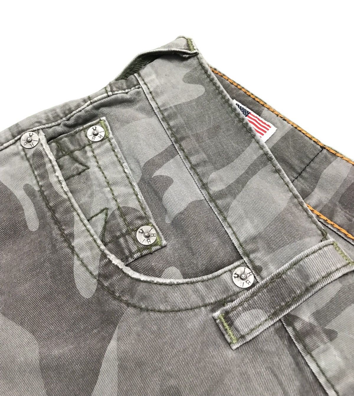 True Religion × Vintage Vintage True Religion Camo GENO CUT-OFF Short Pants Size US 37 - 4 Thumbnail