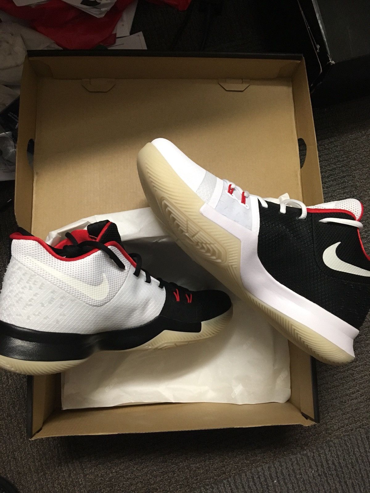 Nike Kyrie 3 Premium ID Asia Tour Uncle Drew Size US 10.5 / EU 43-44 - 5 Thumbnail