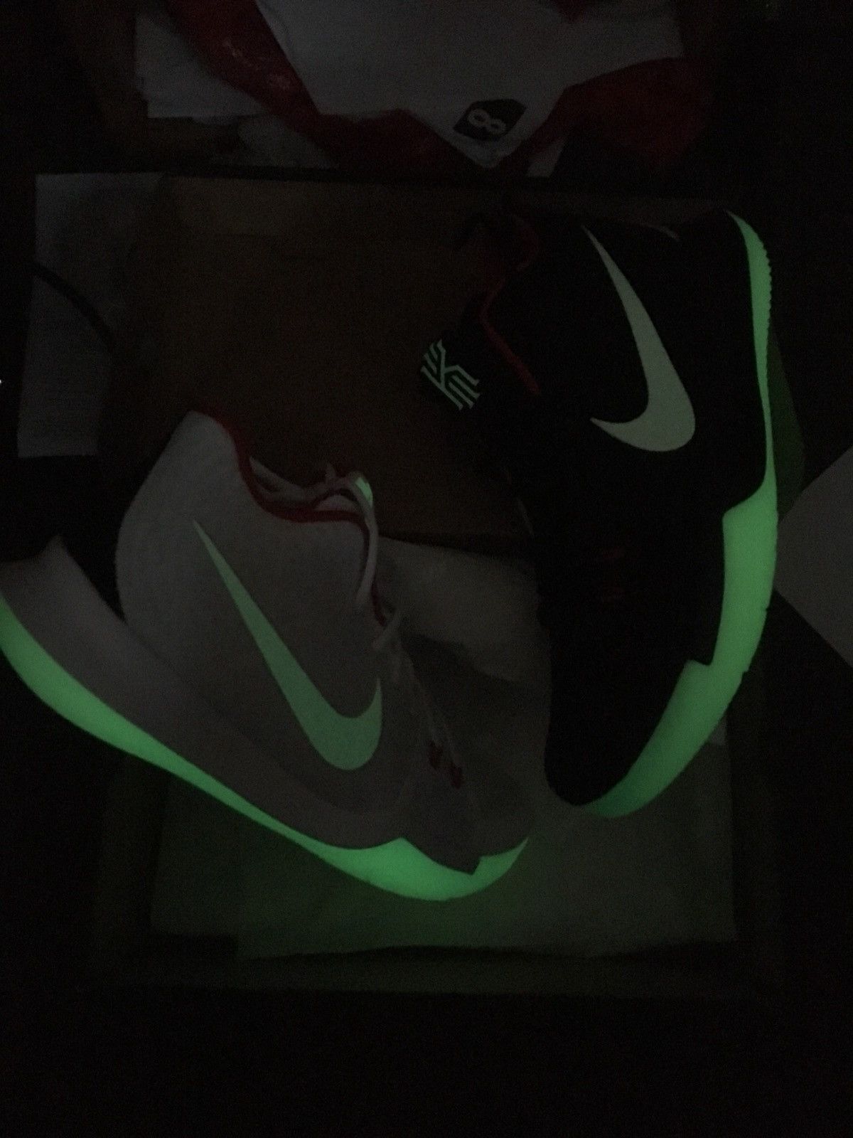 Nike Kyrie 3 Premium ID Asia Tour Uncle Drew Size US 10.5 / EU 43-44 - 2 Thumbnail