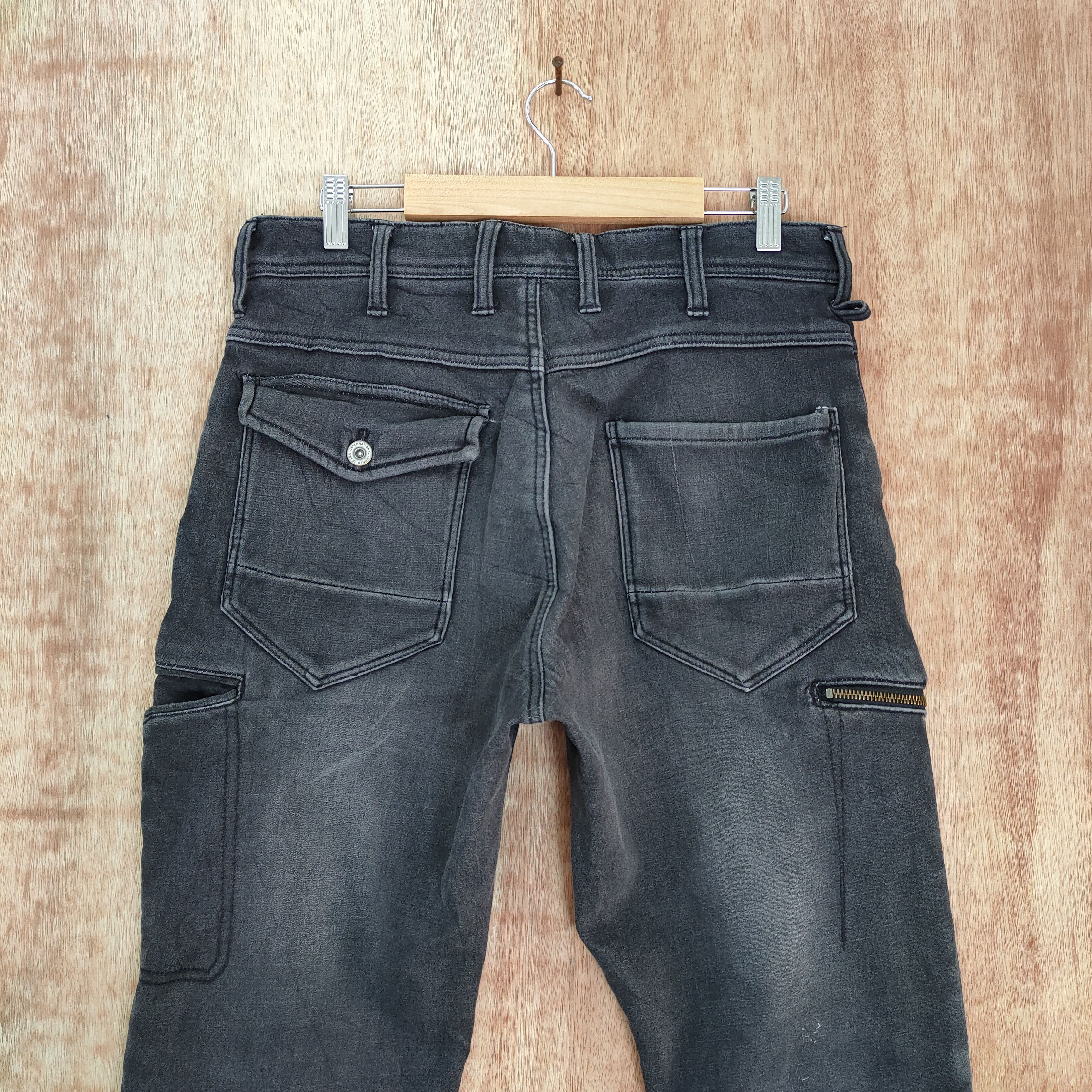 Vintage VINTAGE JAPANESE BRAND BLACK CARGO PANTS Size US 32 / EU 48 - 6 Thumbnail