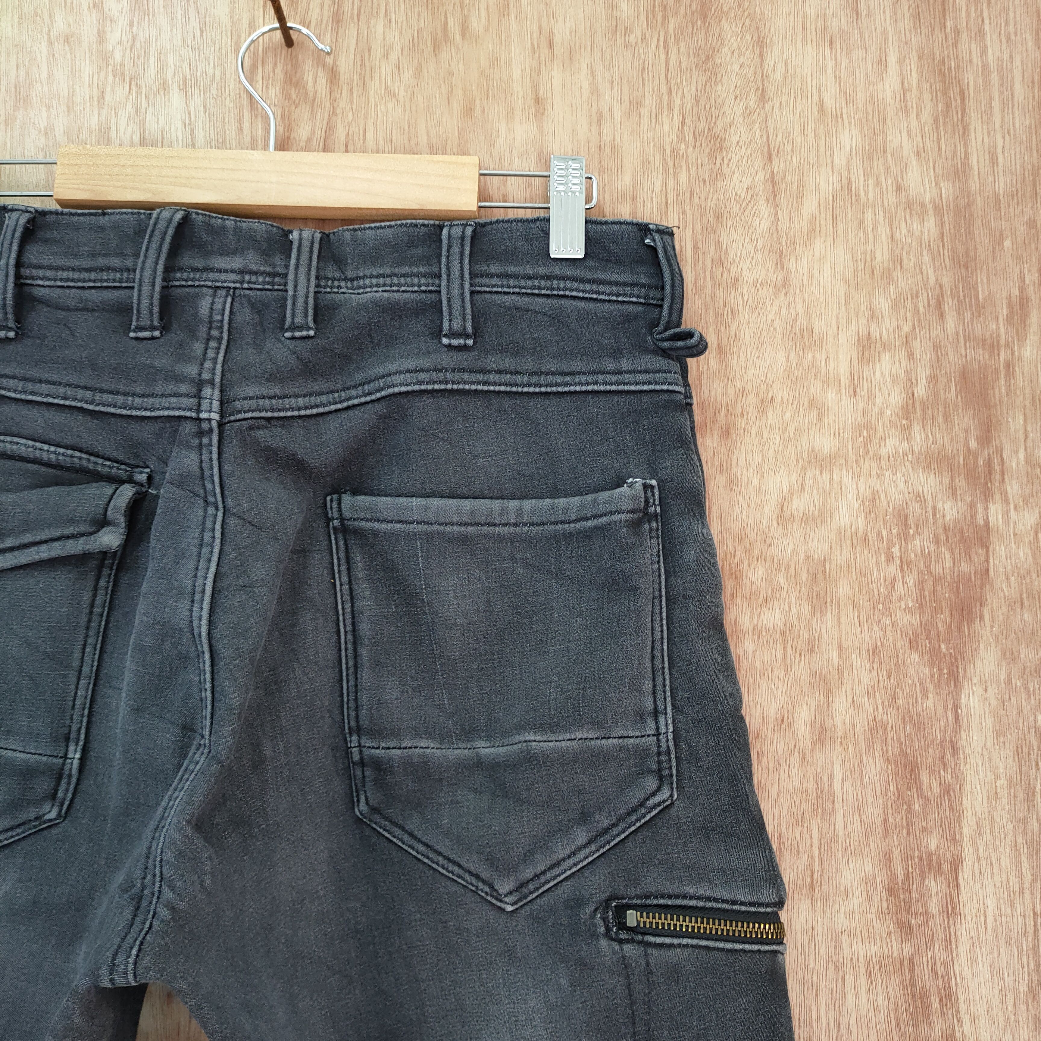 Vintage VINTAGE JAPANESE BRAND BLACK CARGO PANTS Size US 32 / EU 48 - 9 Thumbnail