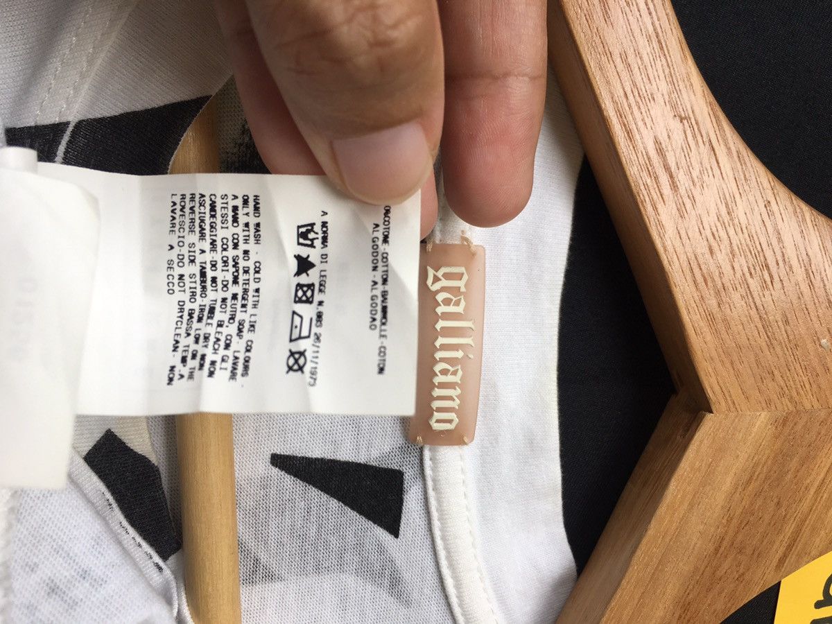 John Galliano Rare Vintage John Galliano Newspaper Tshirt Size US S / EU 44-46 / 1 - 13 Thumbnail