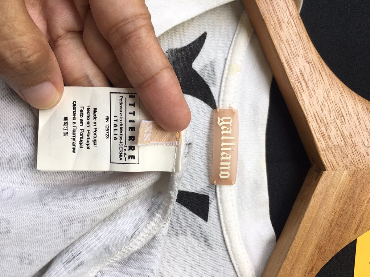 John Galliano Rare Vintage John Galliano Newspaper Tshirt Size US S / EU 44-46 / 1 - 12 Thumbnail