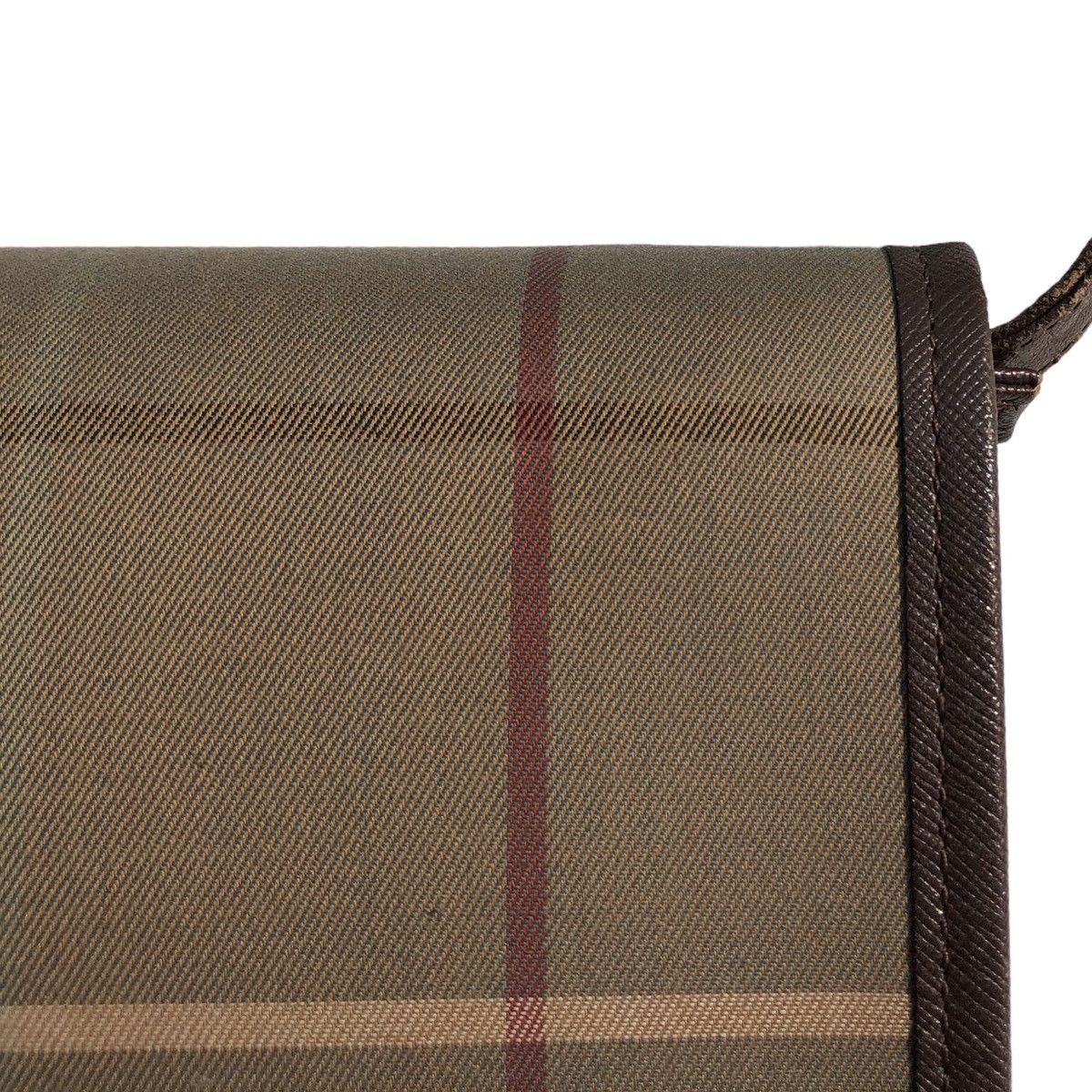 Burberry Vintage Burberrys Check Canvas and Leather Shoulder Bag Size ONE SIZE - 12 Thumbnail