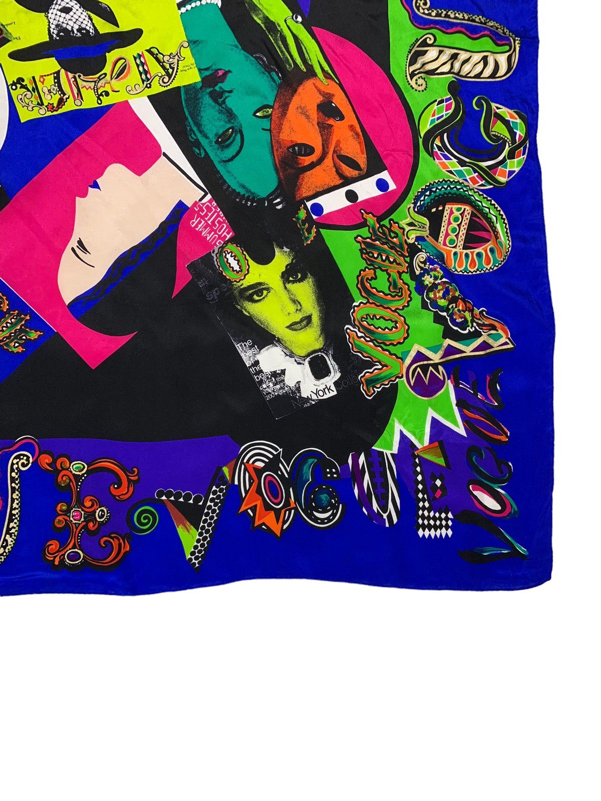 Versace × Vintage × Vogue Iconic Gianni Versace Vogue Covers Large Silk Scarf Shawl Size ONE SIZE - 4 Thumbnail