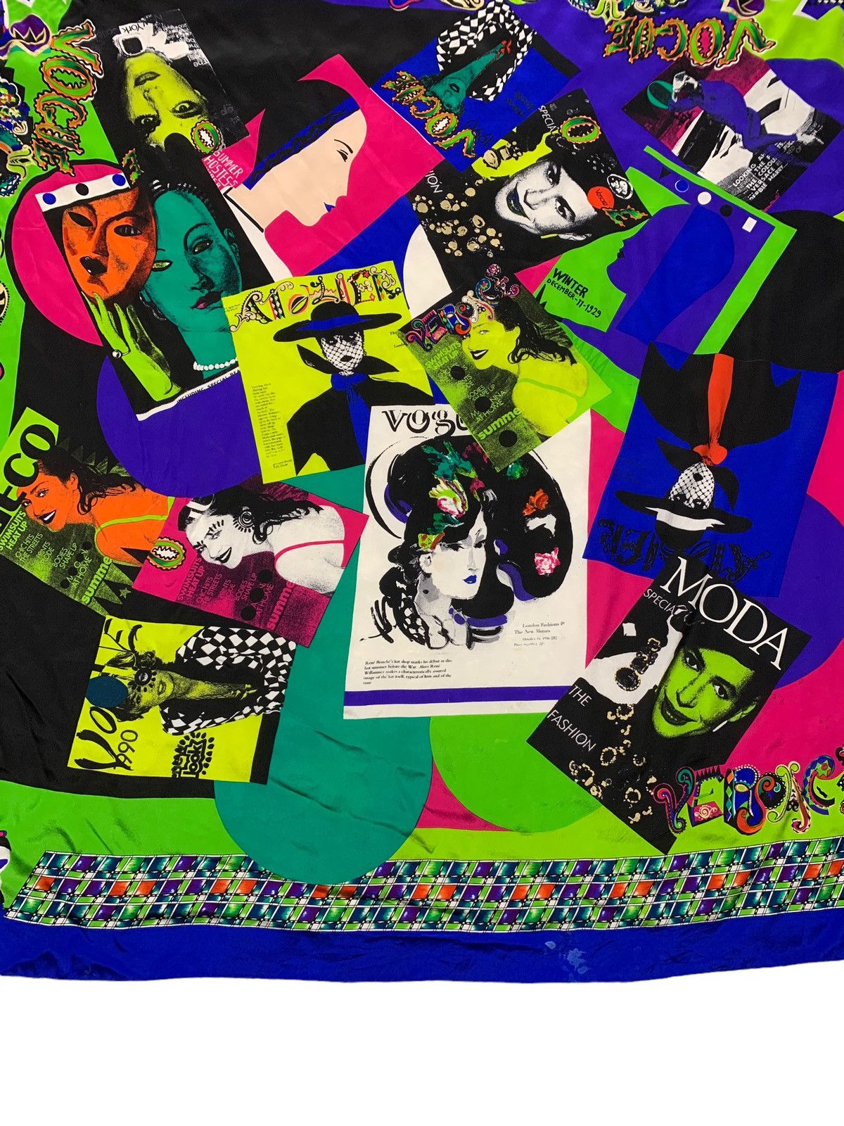 Versace × Vintage × Vogue Iconic Gianni Versace Vogue Covers Large Silk Scarf Shawl Size ONE SIZE - 7 Thumbnail