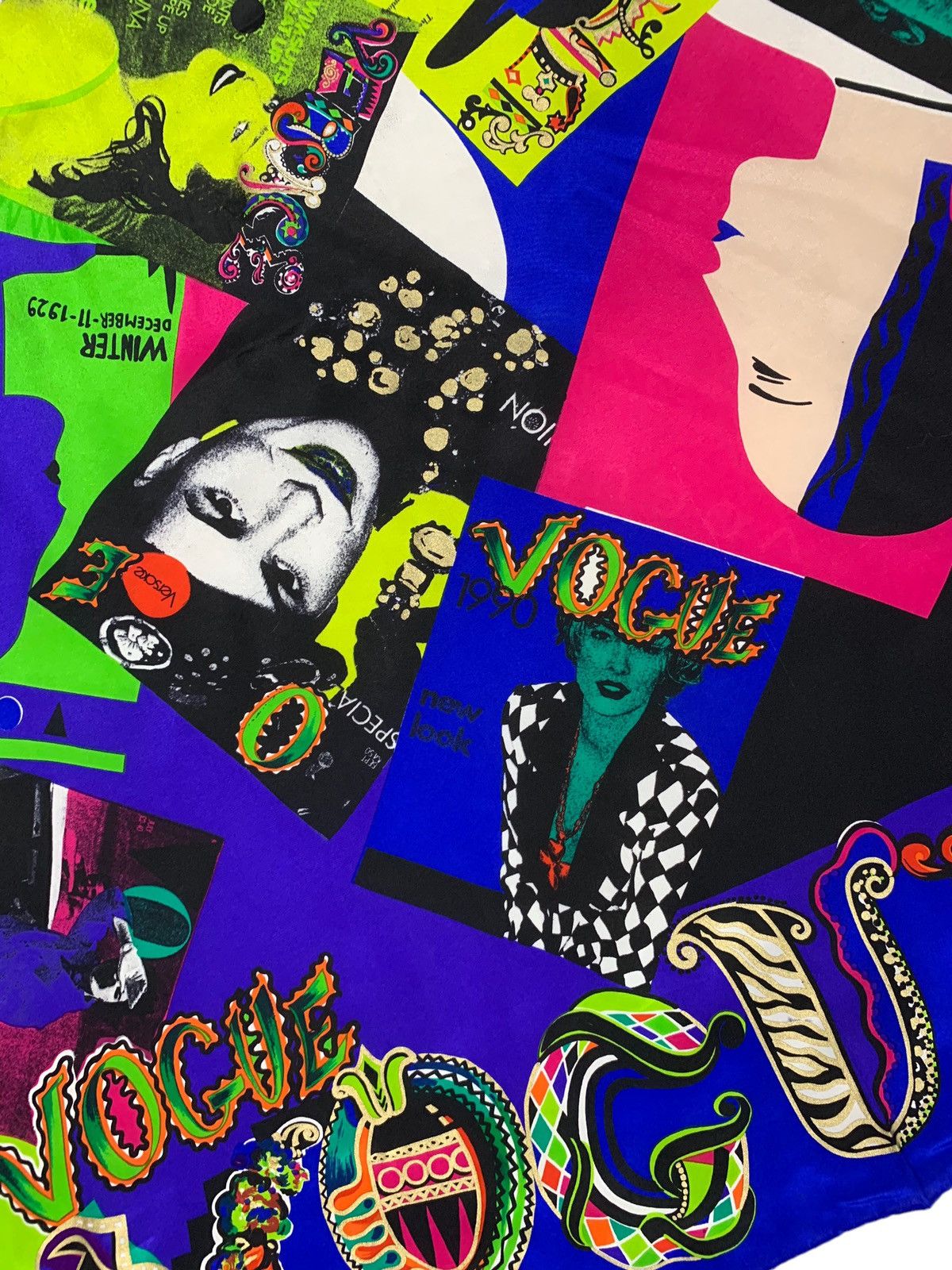 Versace × Vintage × Vogue Iconic Gianni Versace Vogue Covers Large Silk Scarf Shawl Size ONE SIZE - 5 Thumbnail